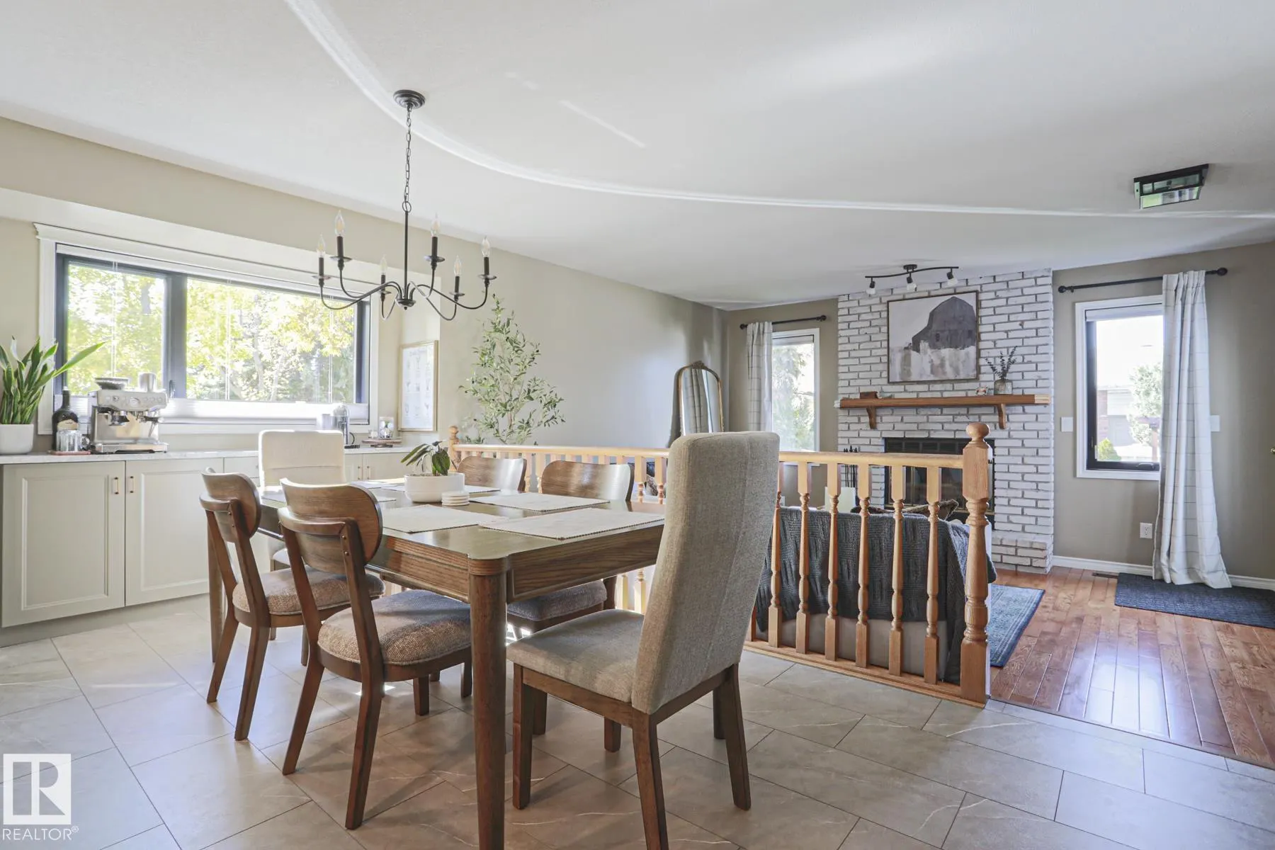 2 Hillview Crescent