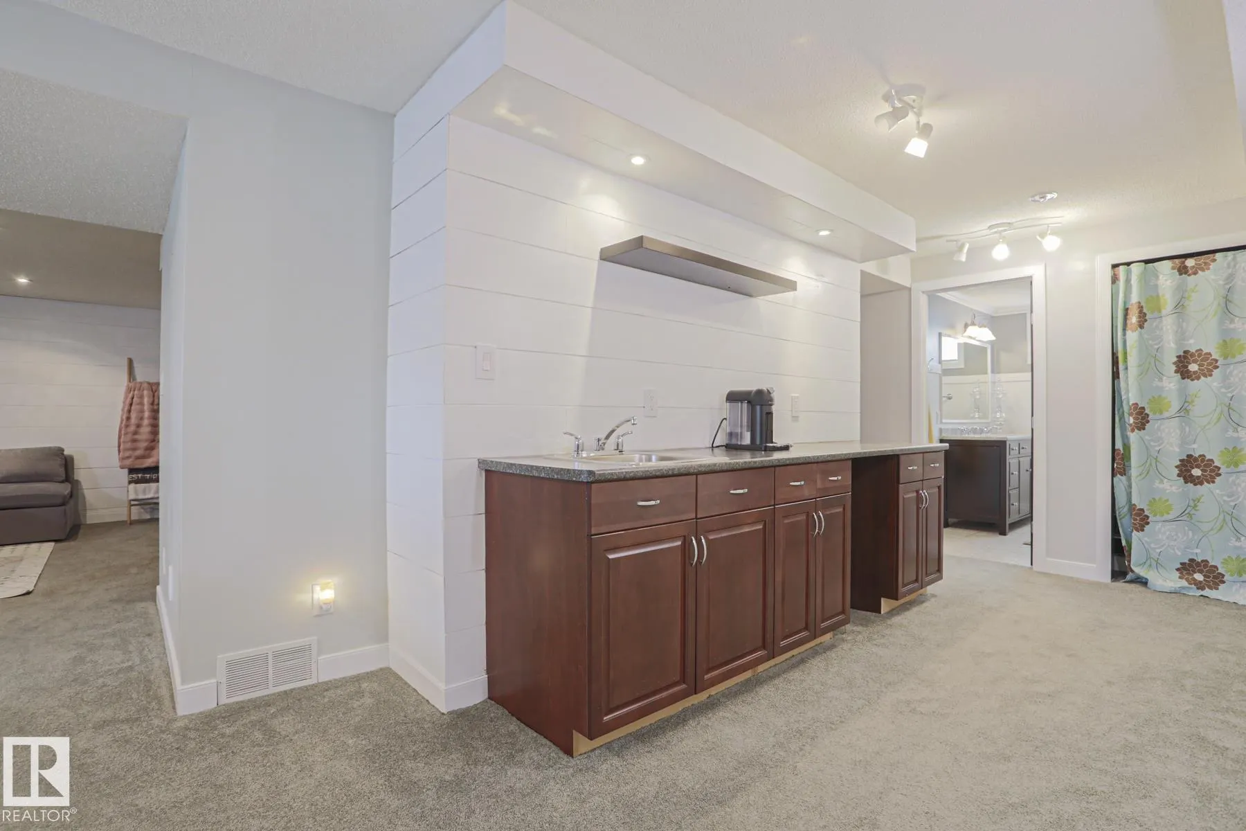 2 Hillview Crescent