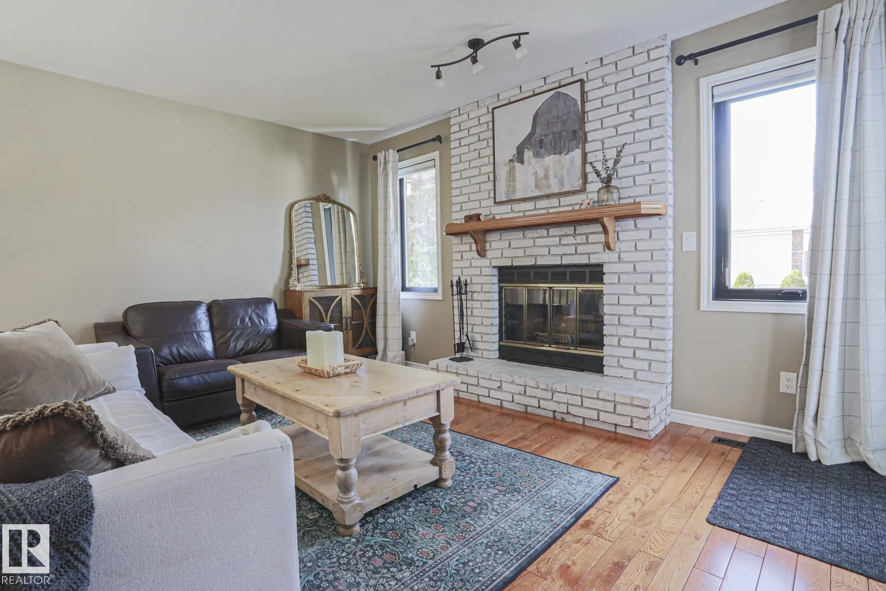 2 Hillview Crescent