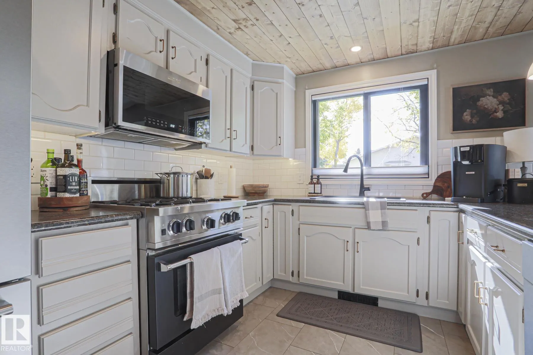2 Hillview Crescent