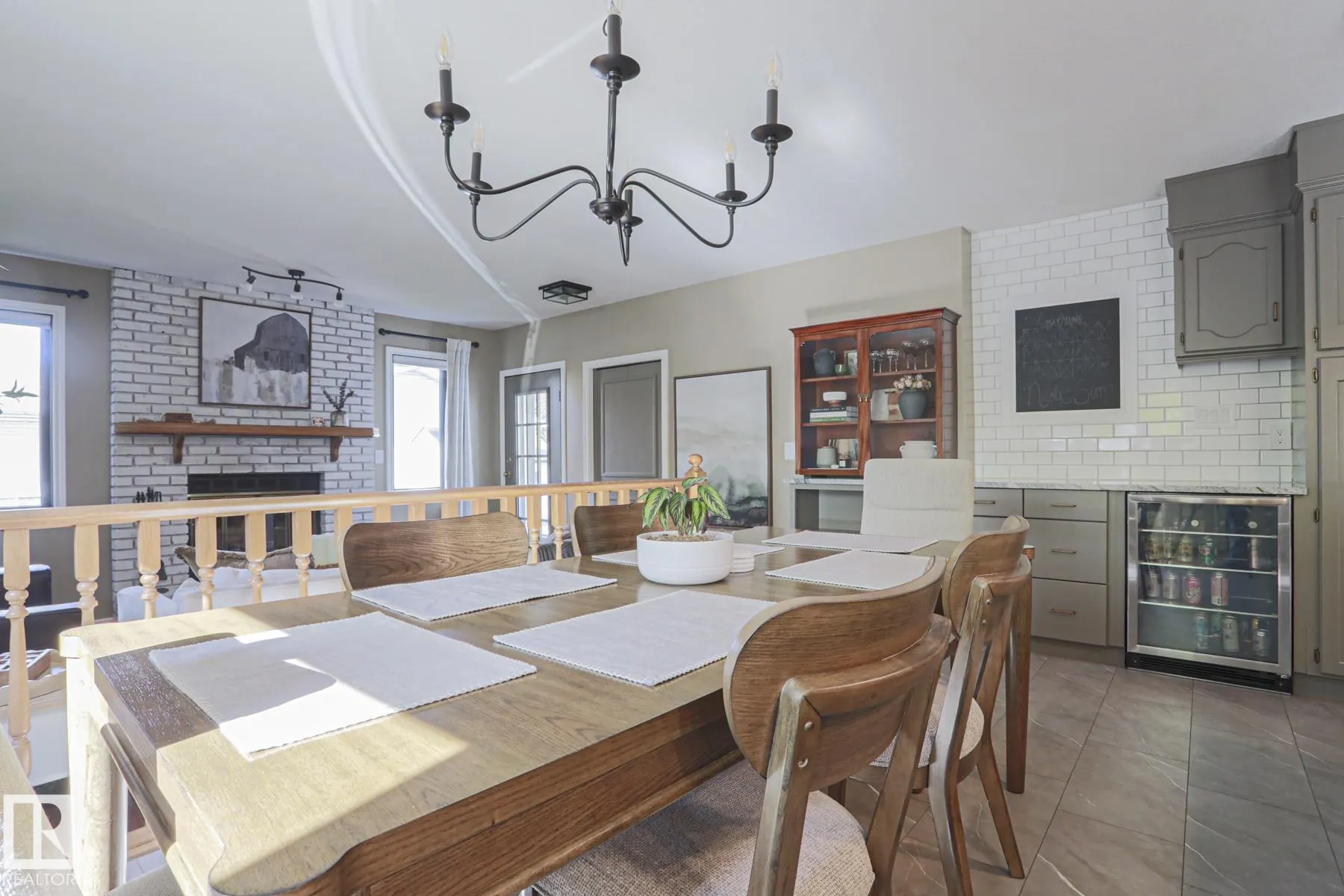 2 Hillview Crescent