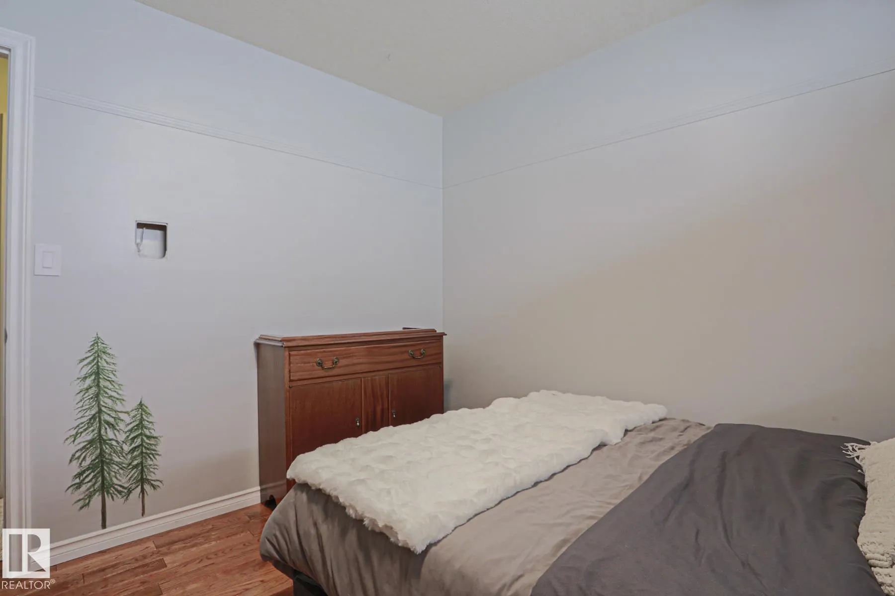 2 Hillview Crescent