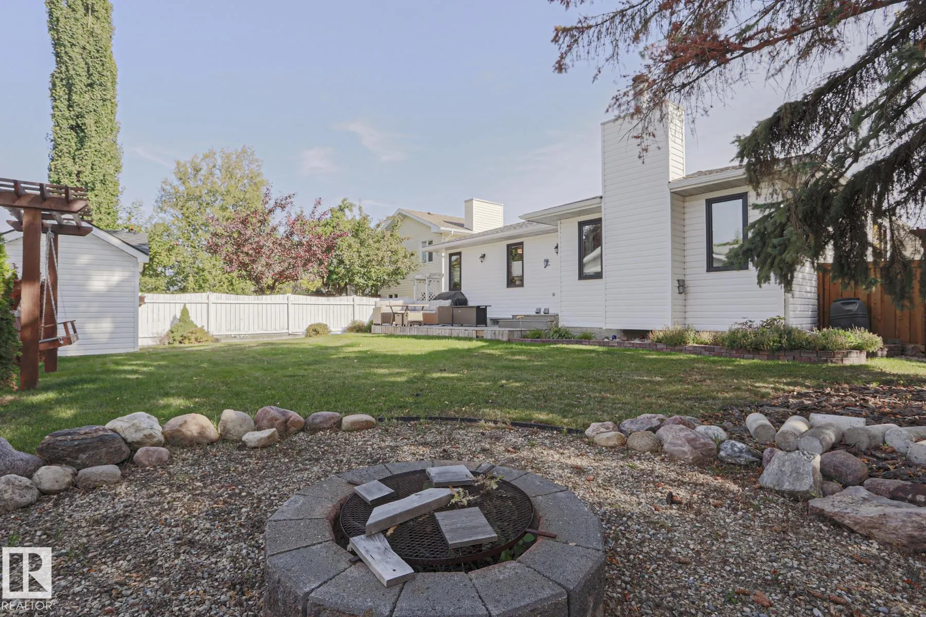2 Hillview Crescent