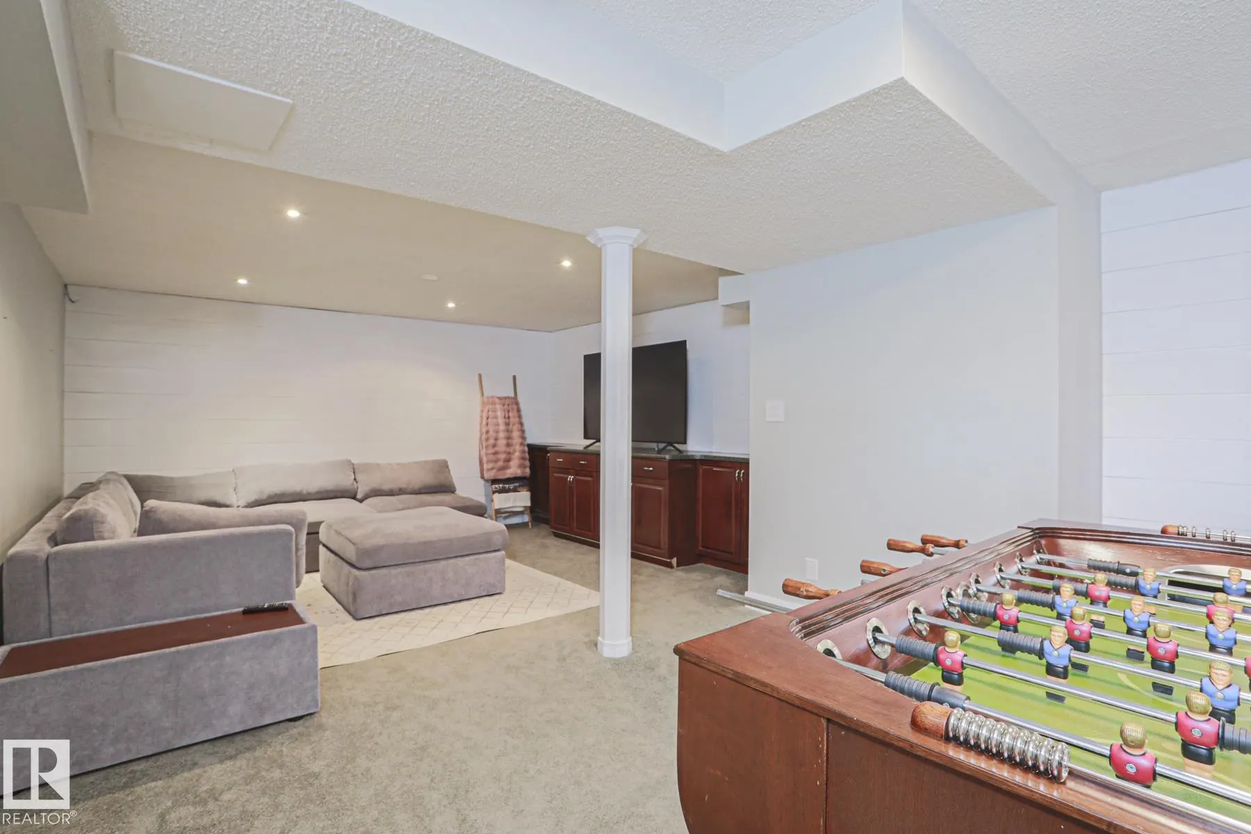 2 Hillview Crescent