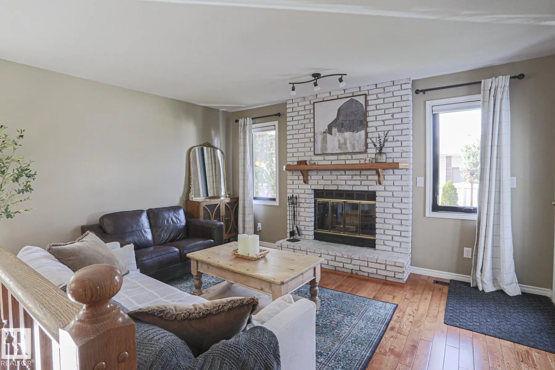 2 Hillview Crescent