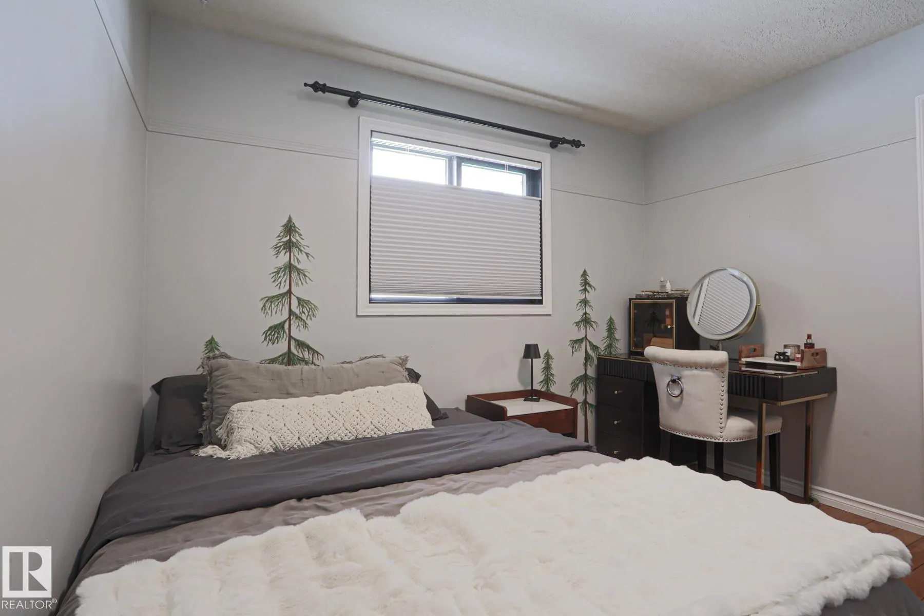 2 Hillview Crescent
