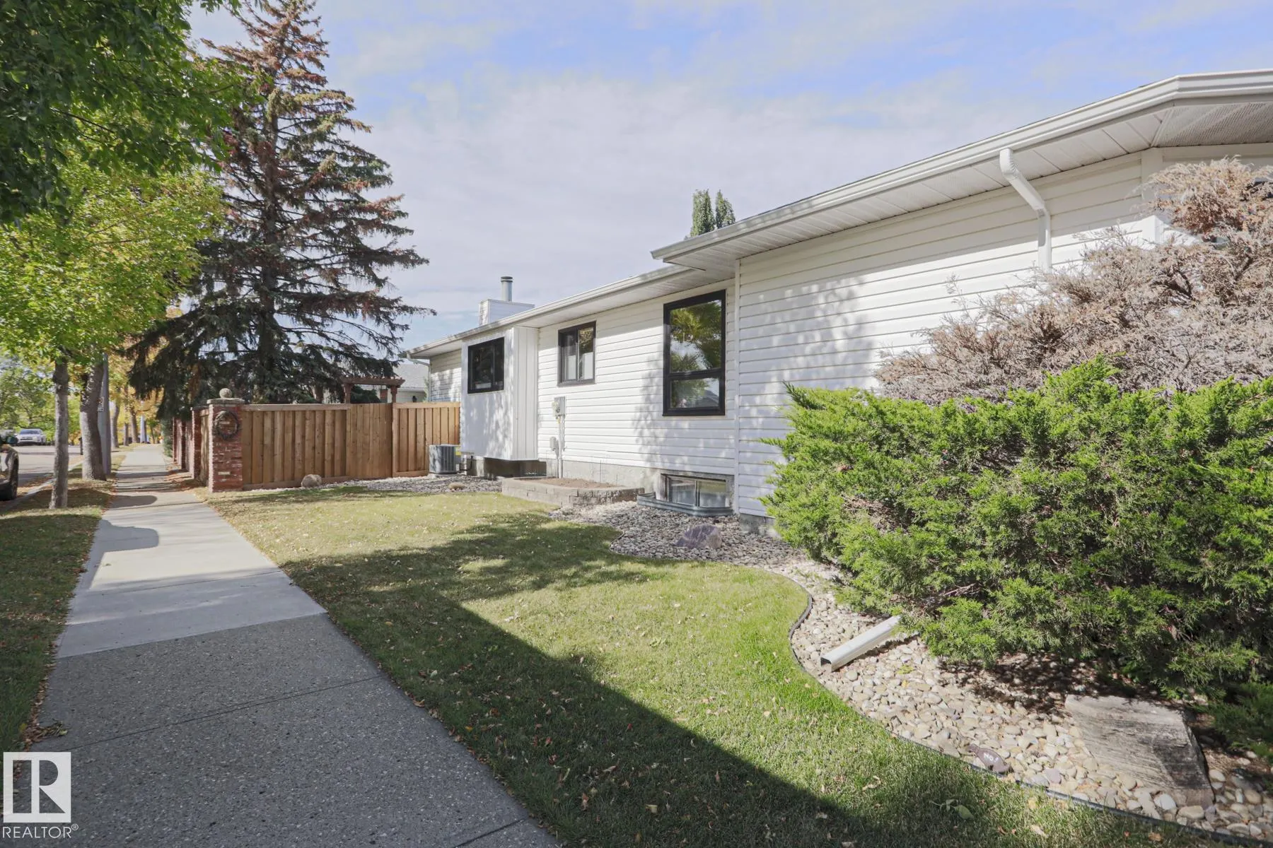 2 Hillview Crescent