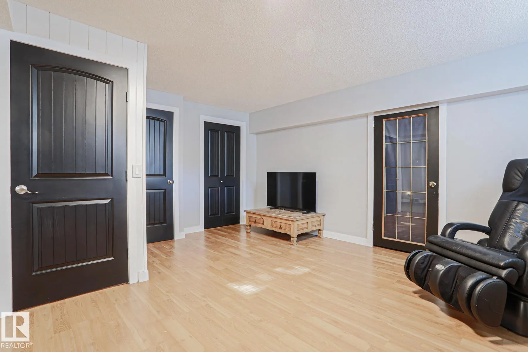 2 Hillview Crescent