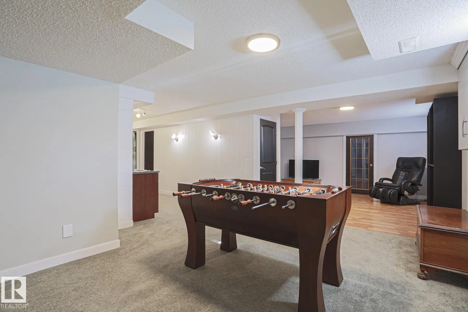 2 Hillview Crescent