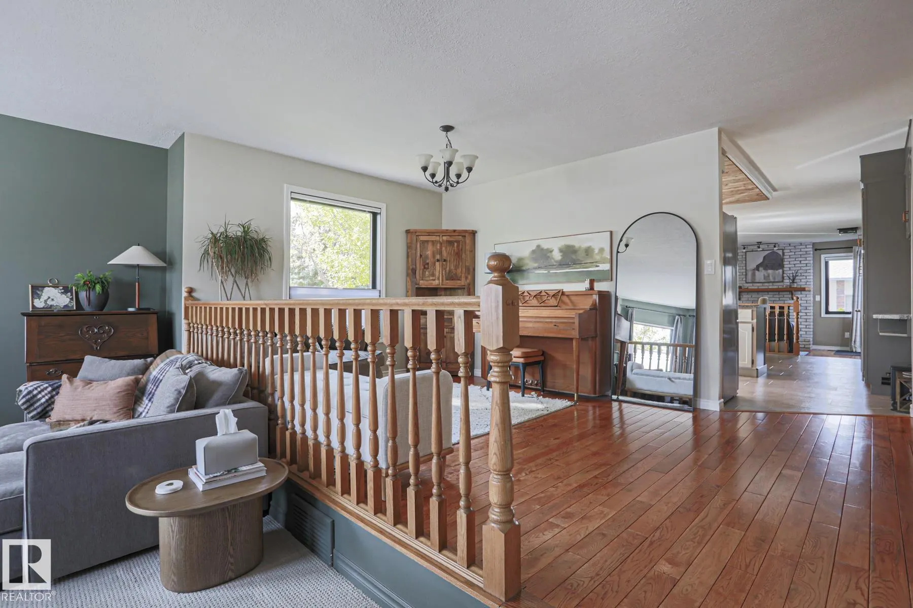 2 Hillview Crescent