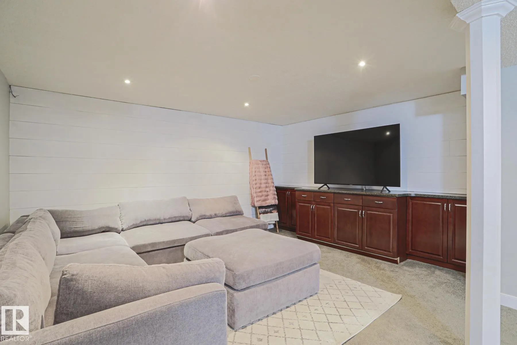 2 Hillview Crescent