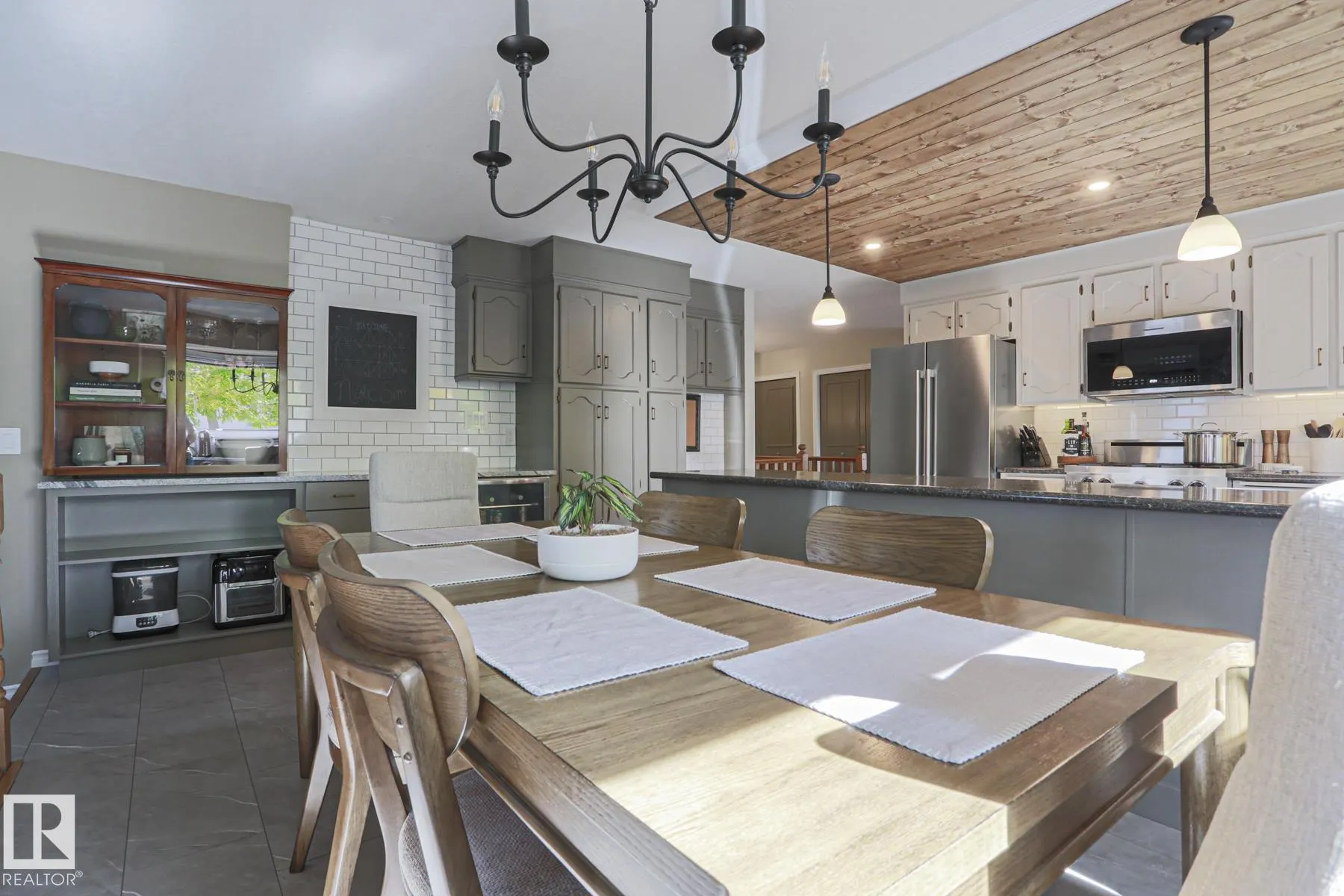 2 Hillview Crescent
