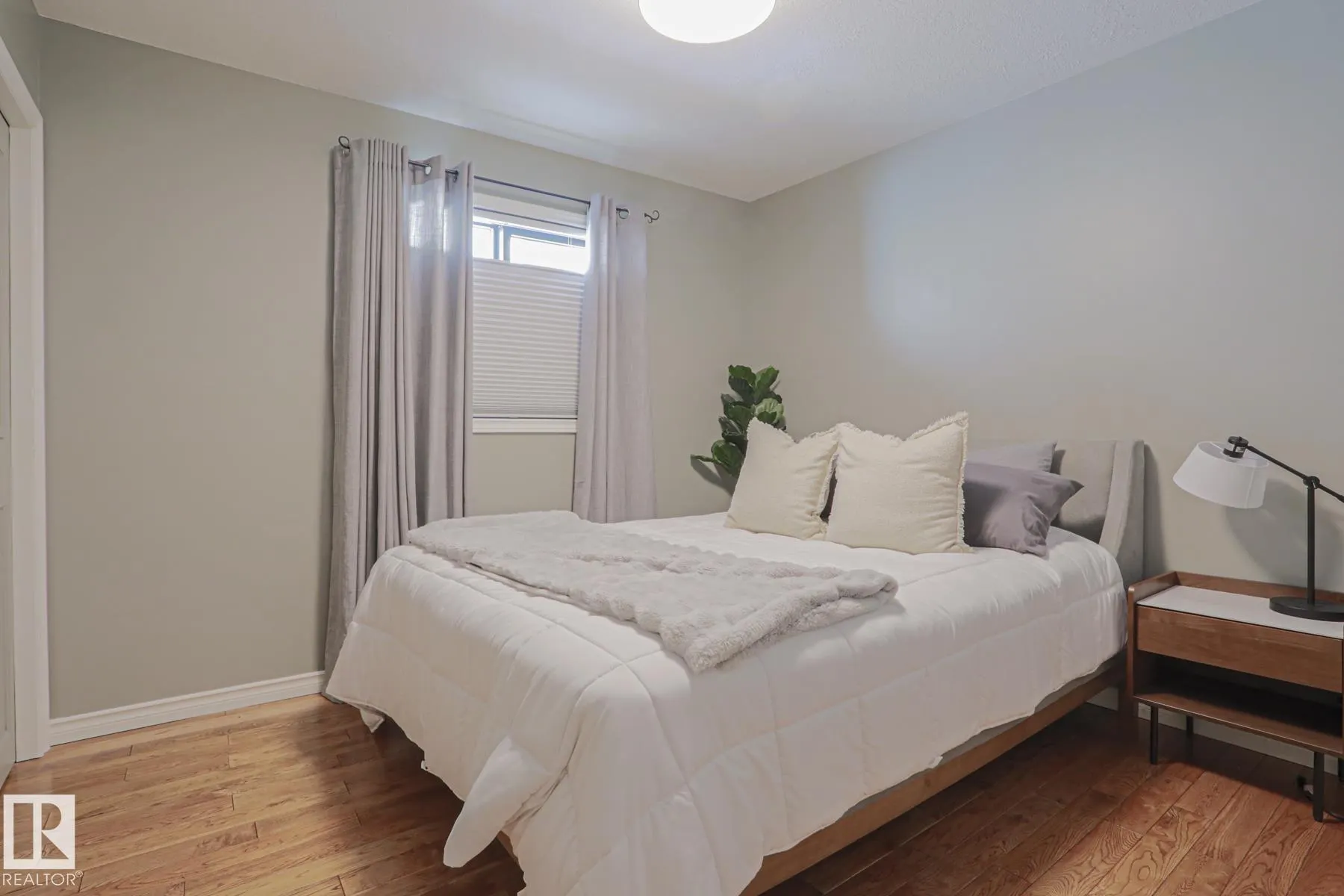2 Hillview Crescent