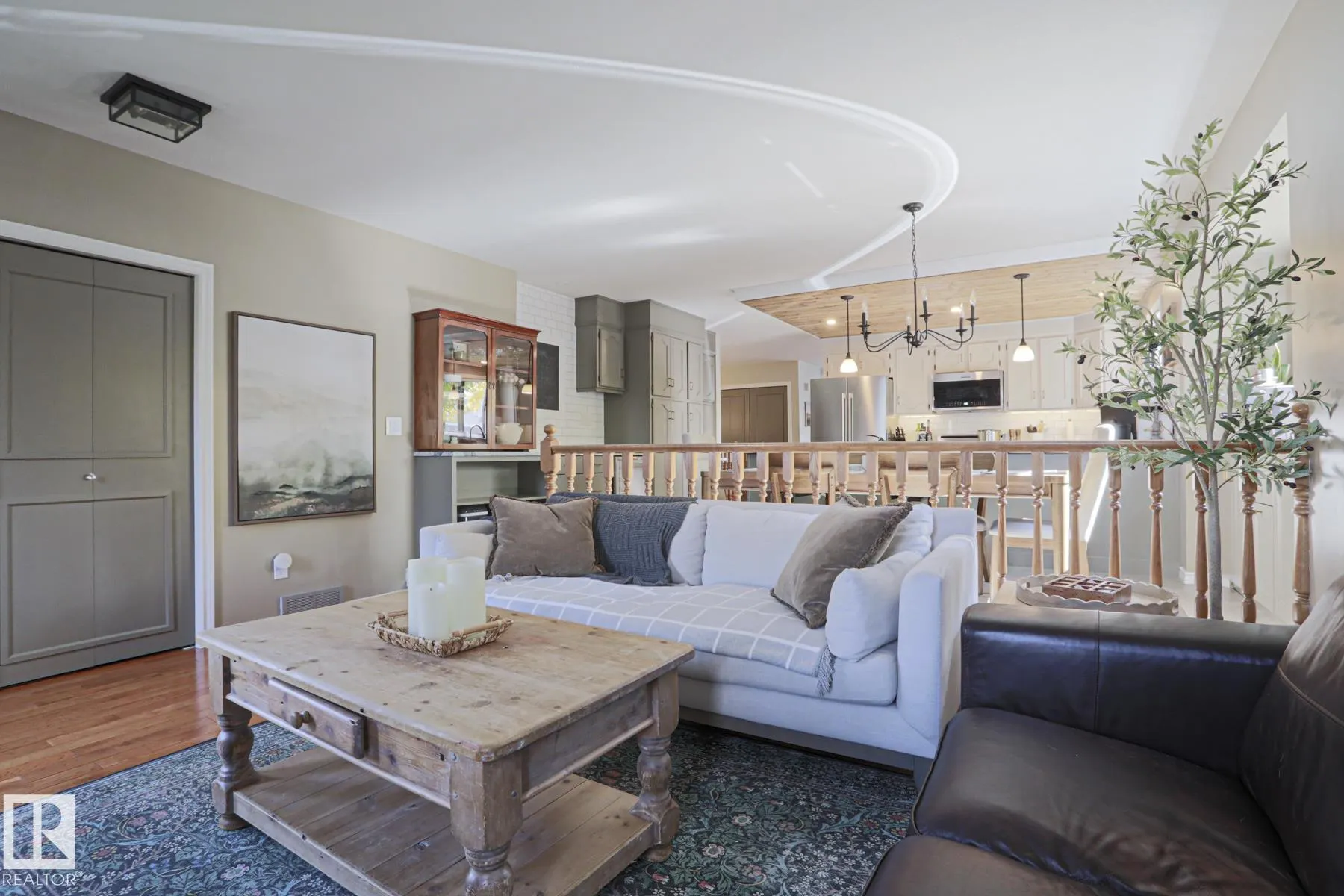 2 Hillview Crescent