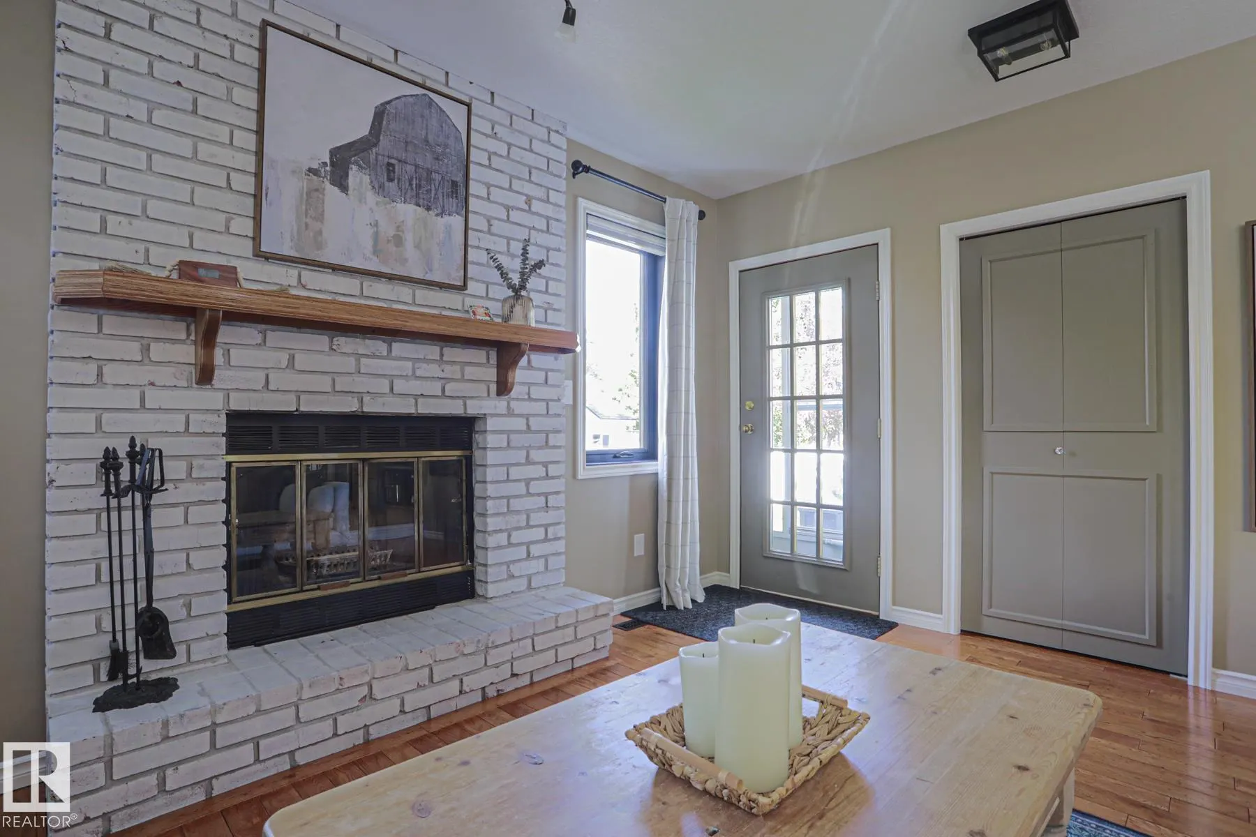 2 Hillview Crescent