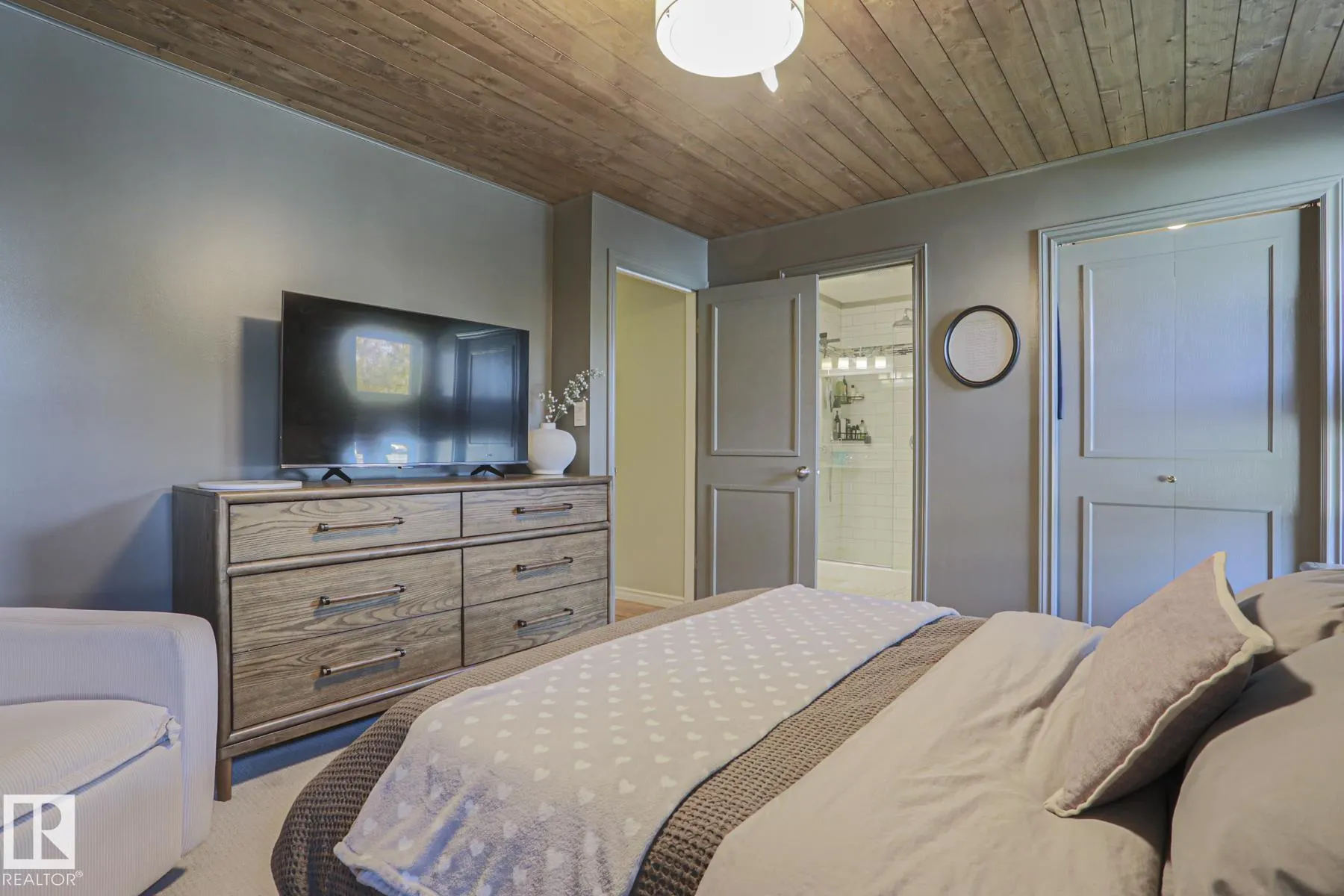 2 Hillview Crescent