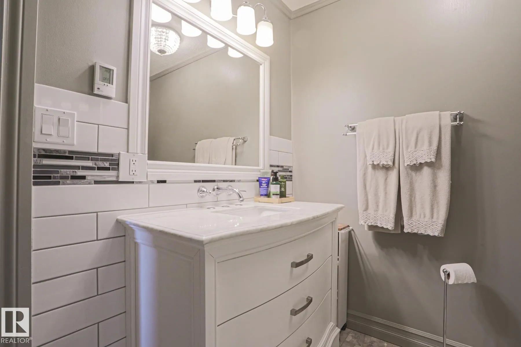 2 Hillview Crescent