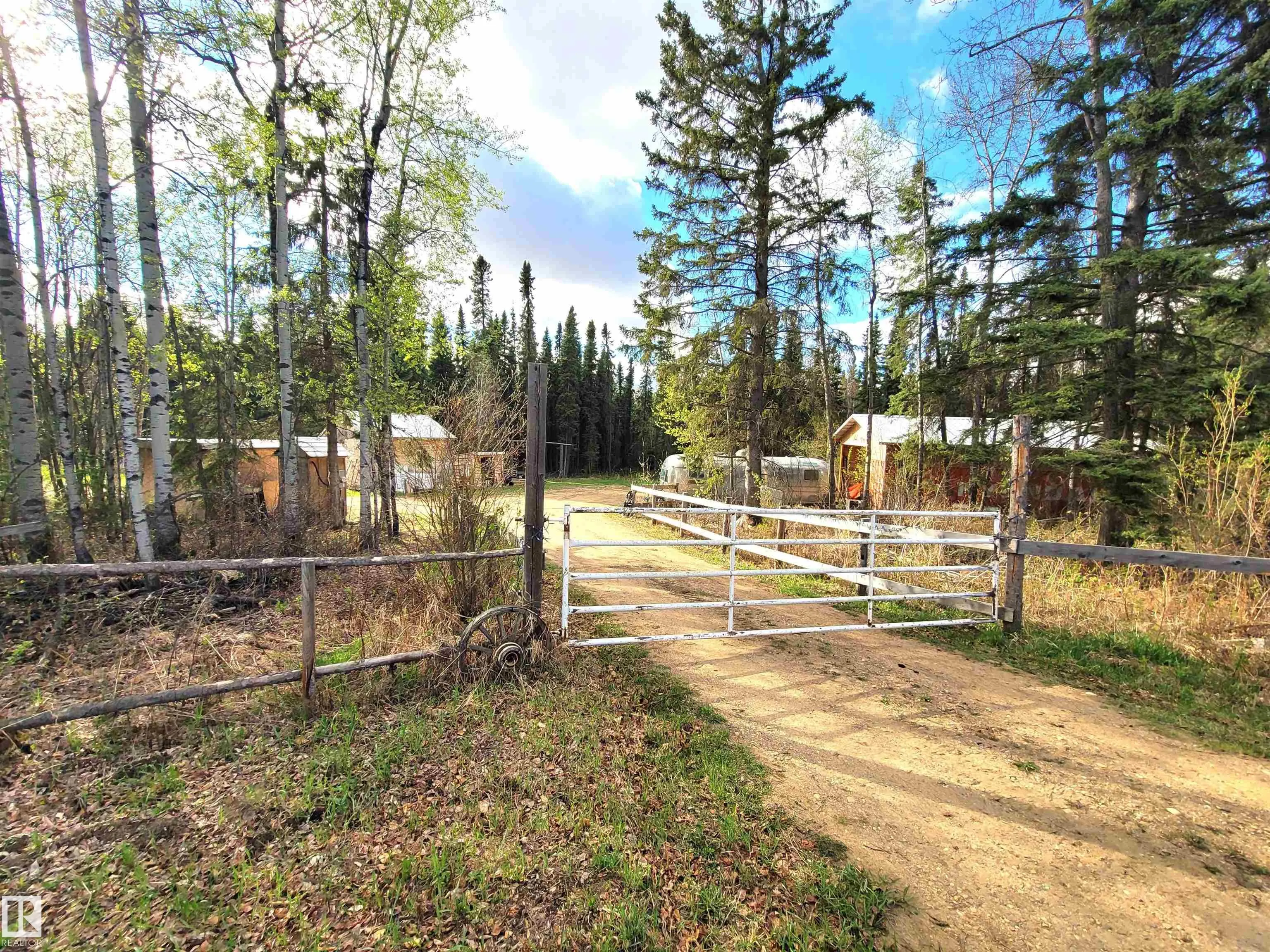 624072 RGE ROAD 241