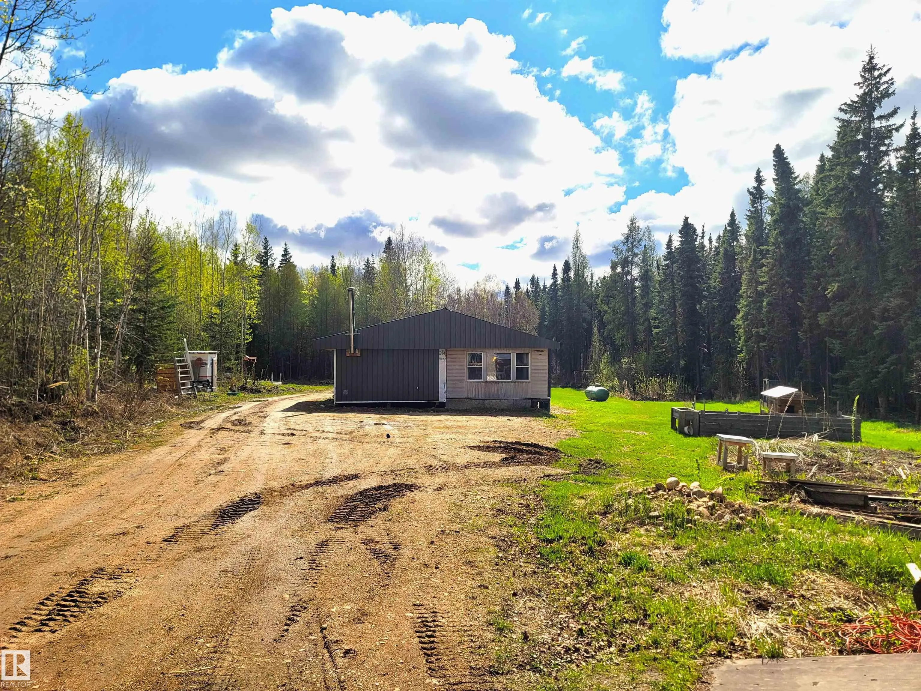 624072 RGE ROAD 241