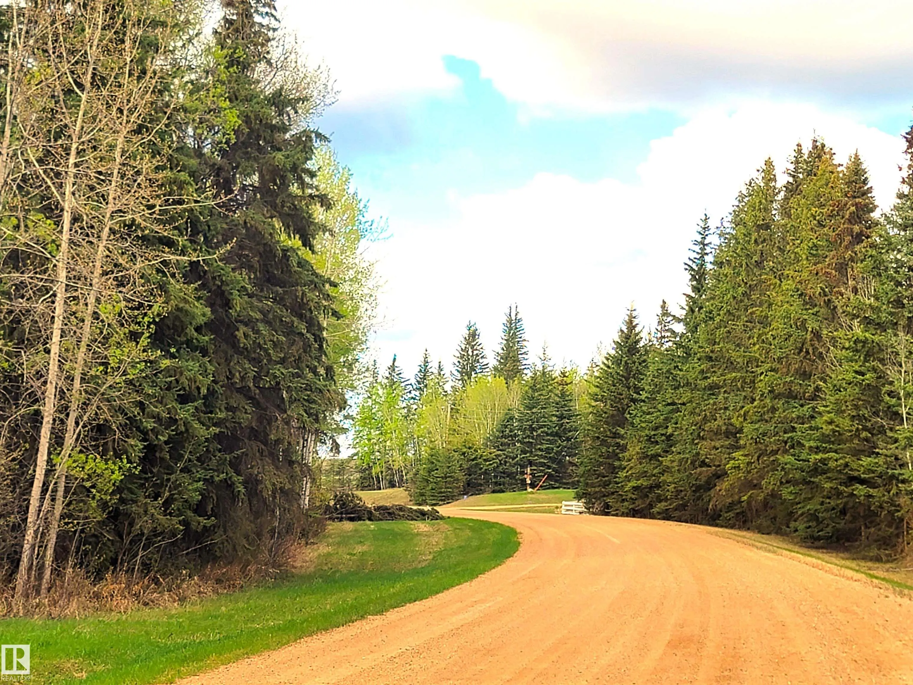 624072 RGE ROAD 241