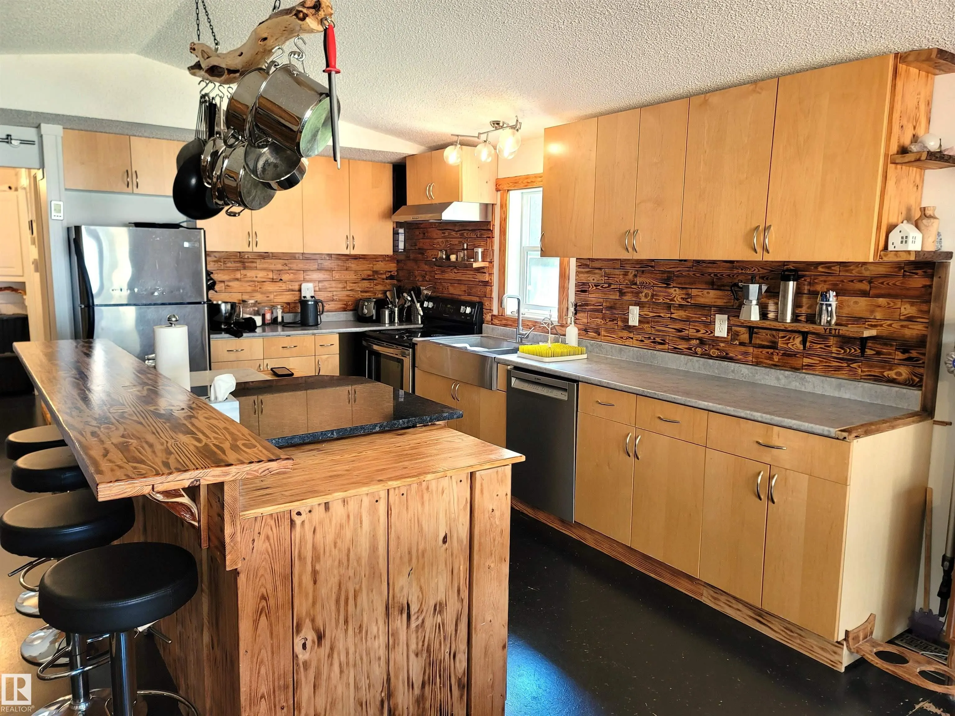 624072 RGE ROAD 241
