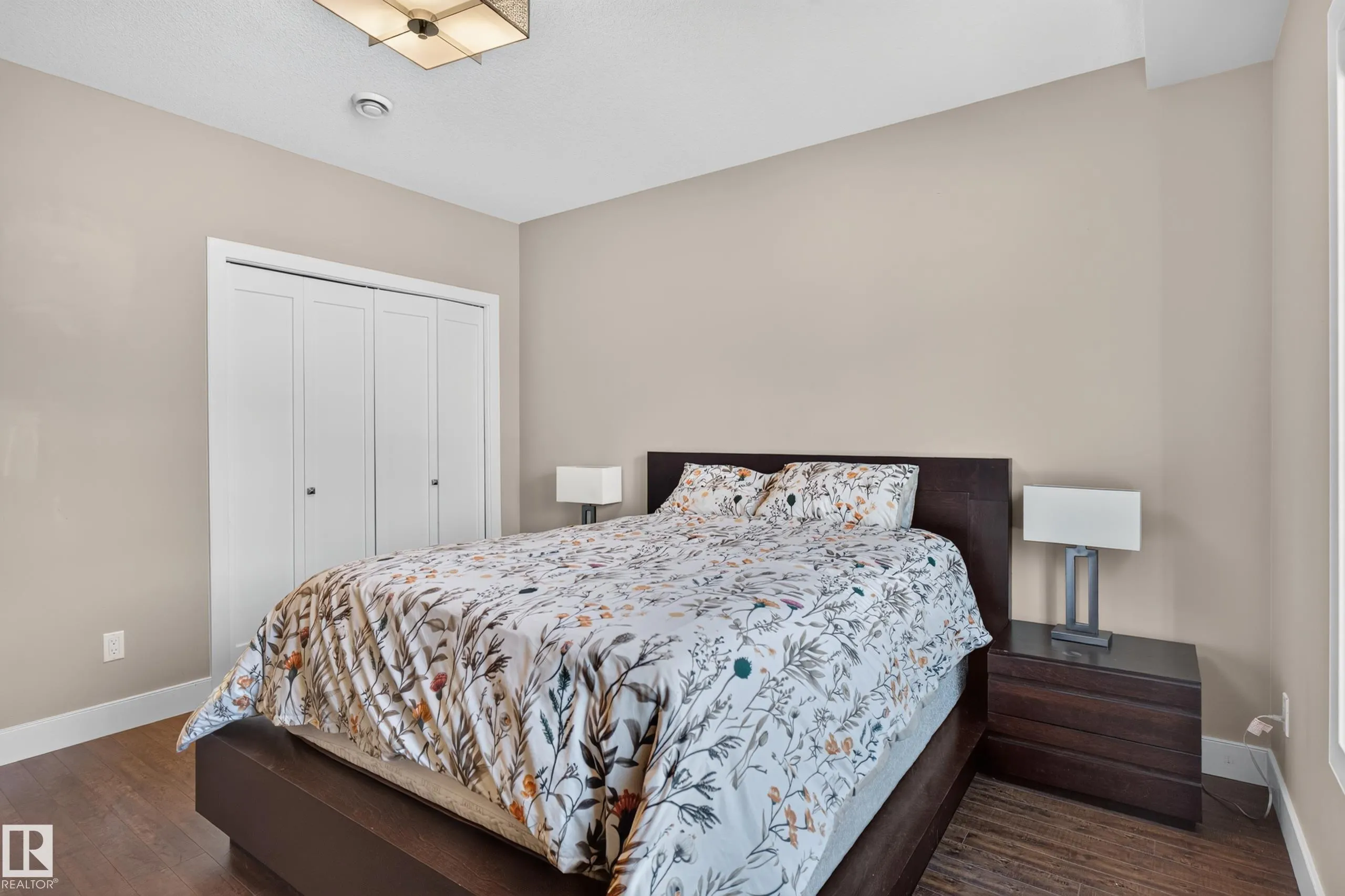 4204 TRIOMPHE Point(e)