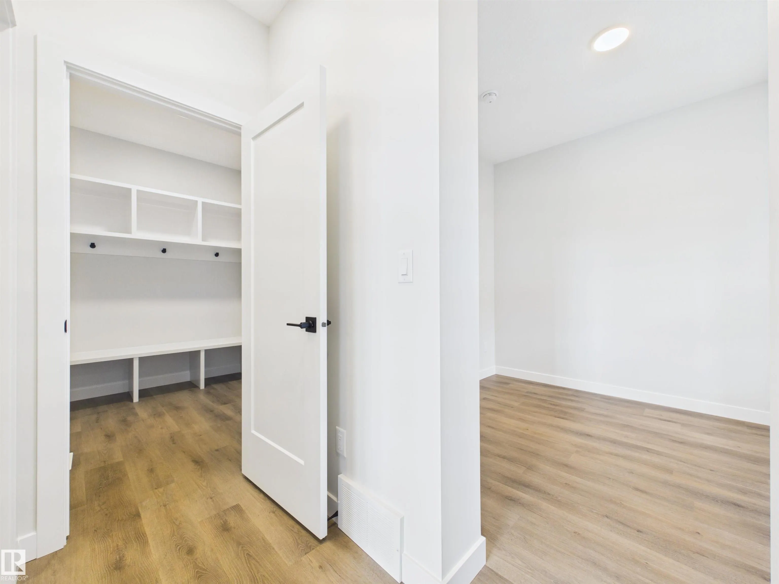 1758 WESTERRA Wynd