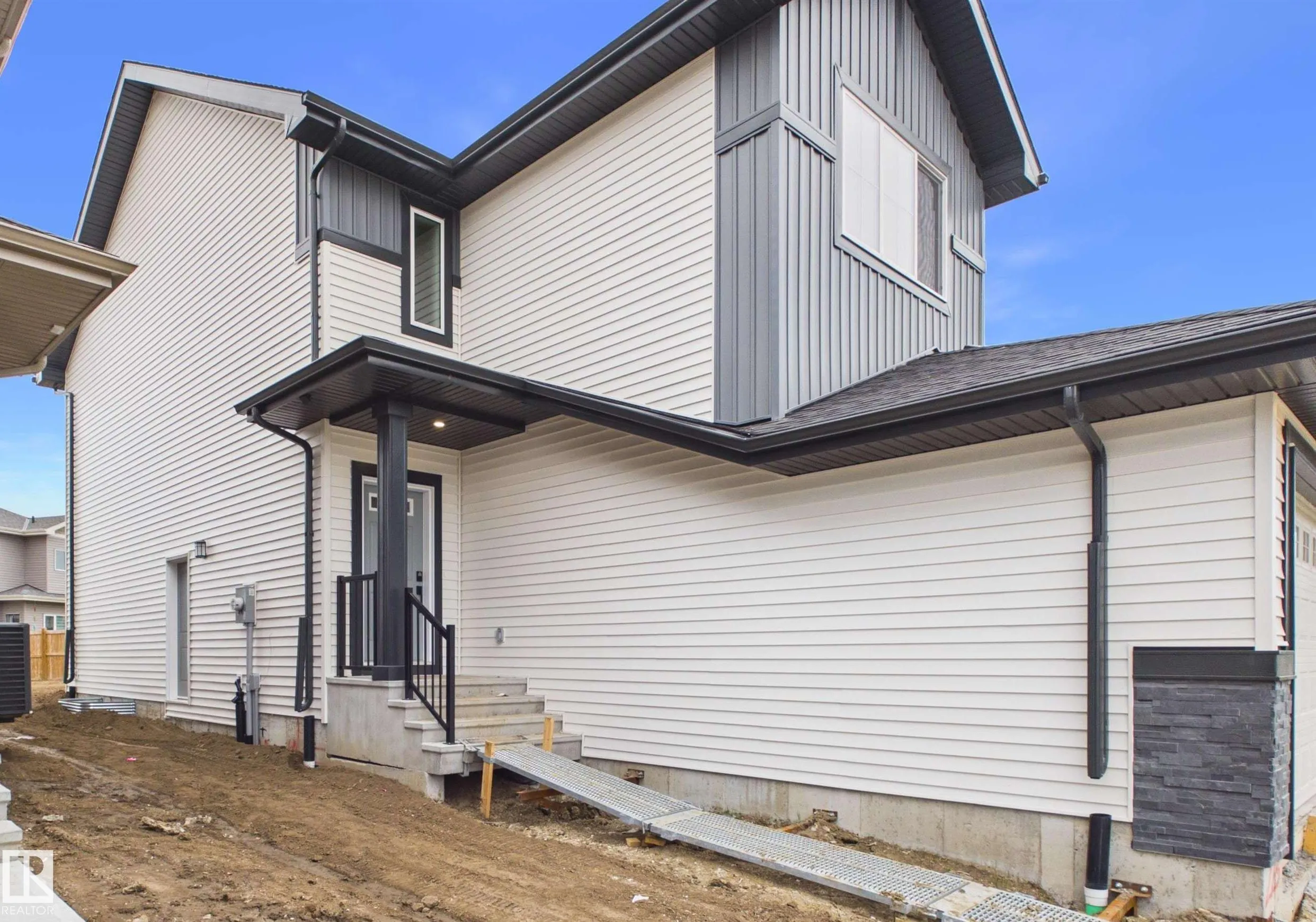 223 RAVINE Drive