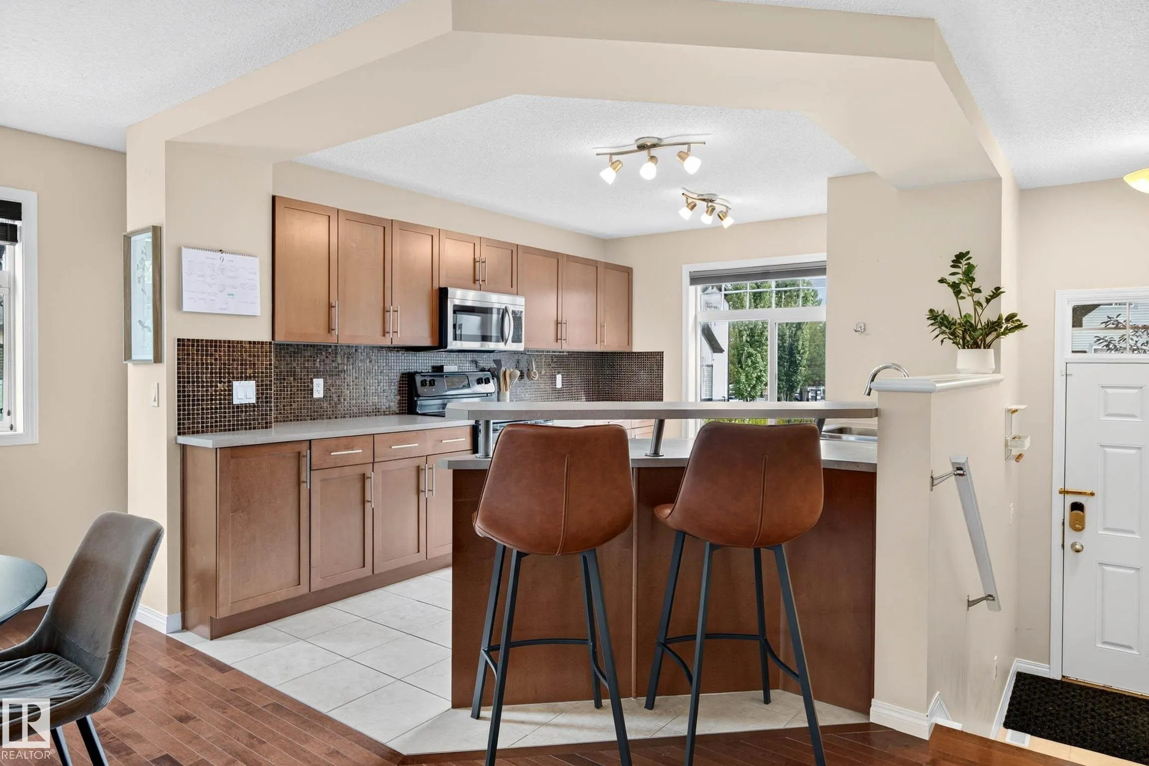 465 HEMINGWAY Road
