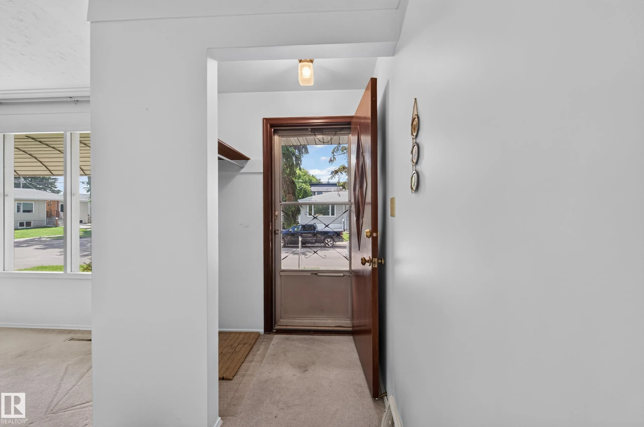 7704 104 Avenue