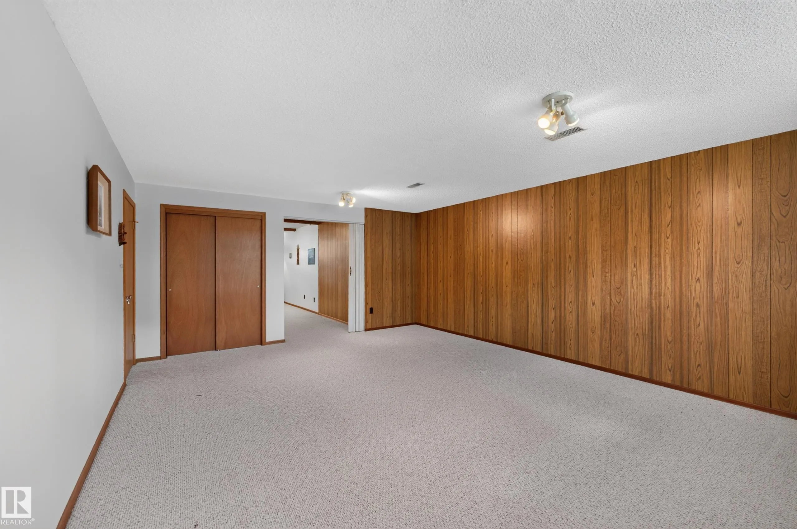 7704 104 Avenue