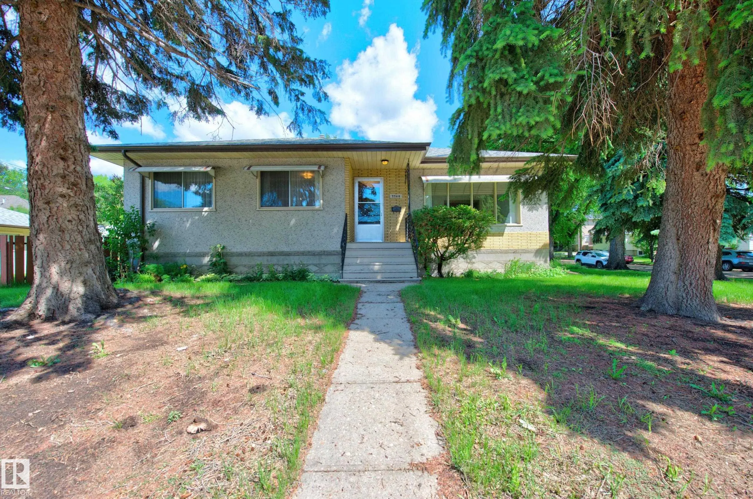 7704 104 Avenue