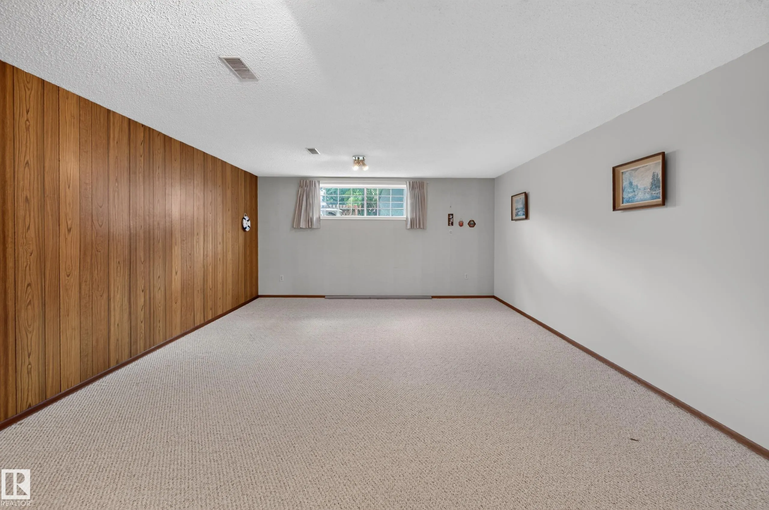 7704 104 Avenue