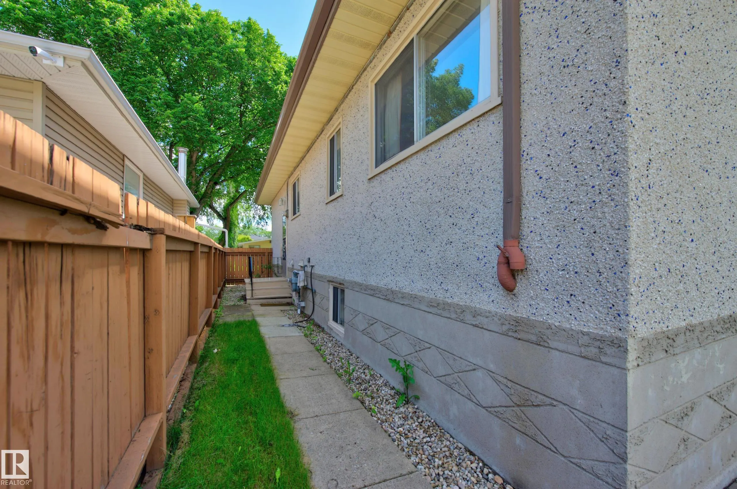 7704 104 Avenue