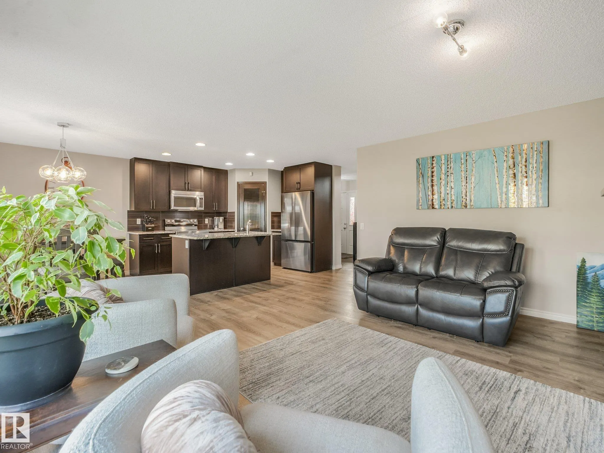 219 SILVERSTONE Crescent