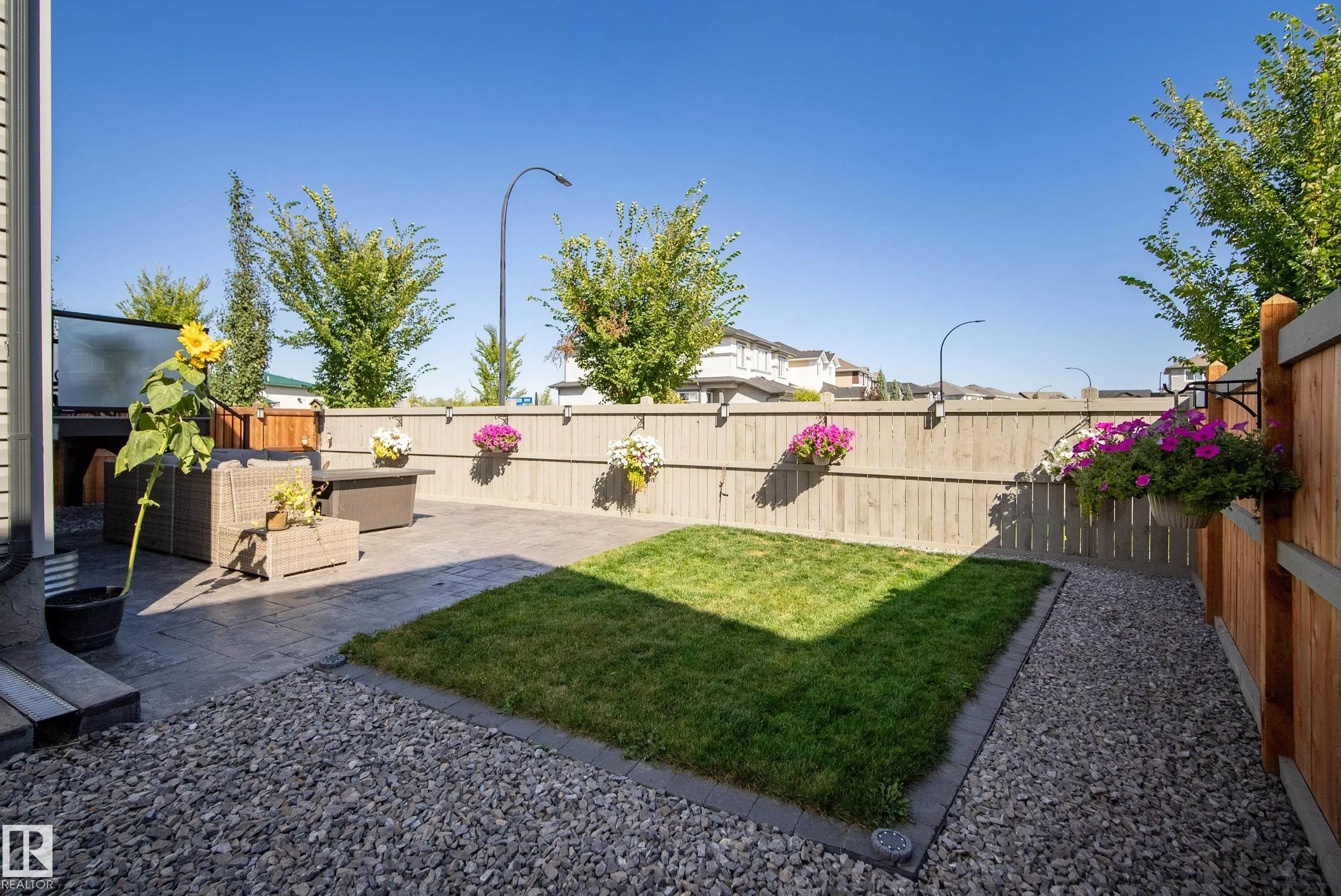 20 ROBERTS Close