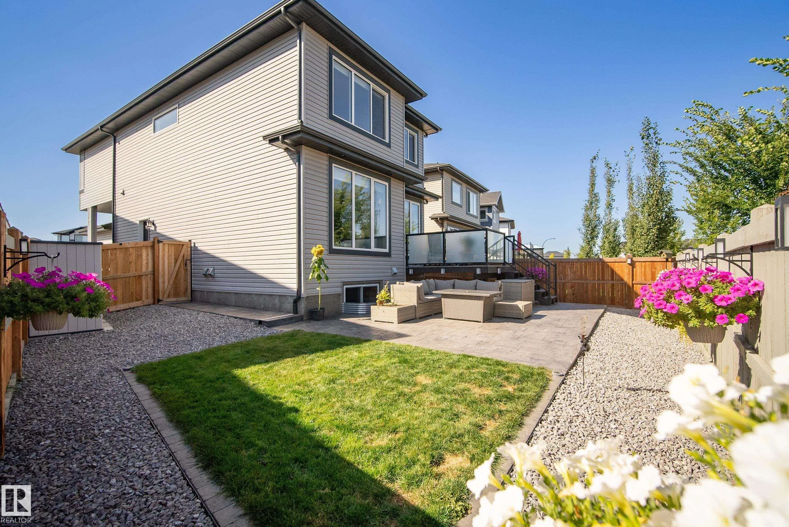 20 ROBERTS Close