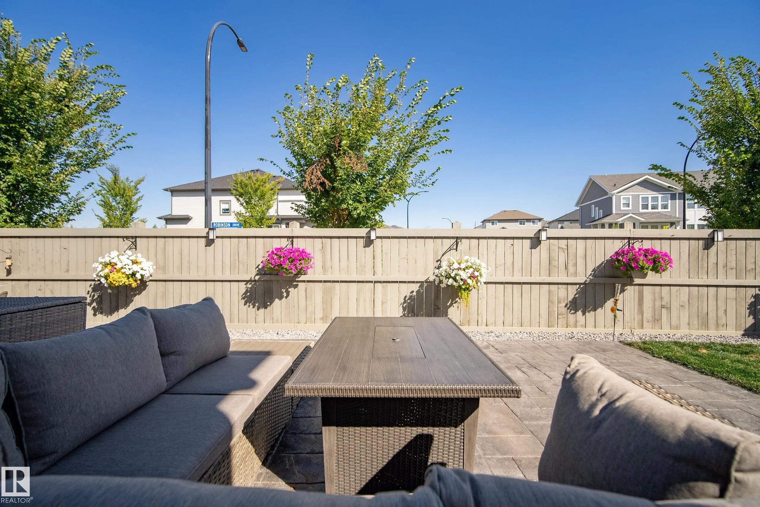 20 ROBERTS Close