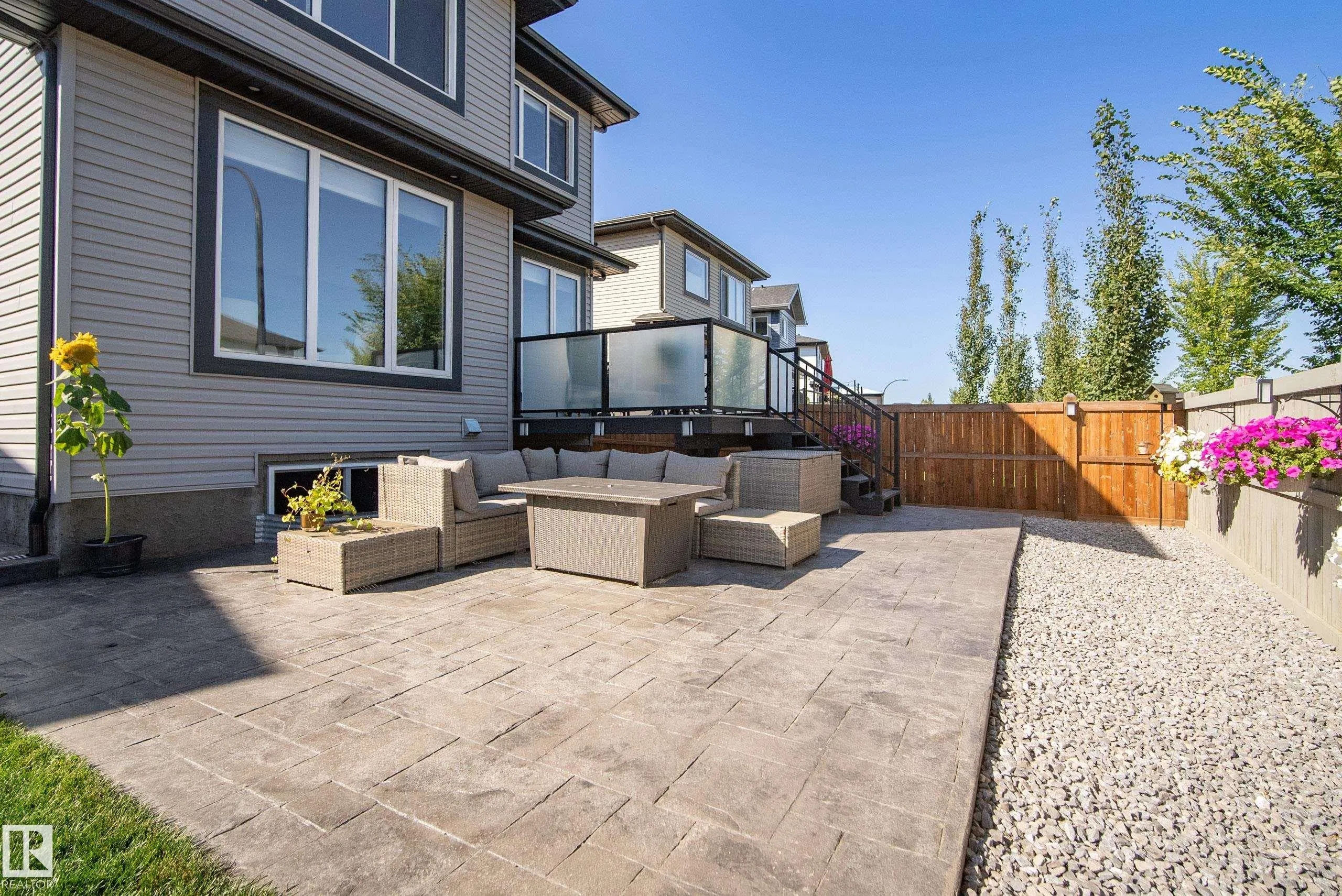 20 ROBERTS Close