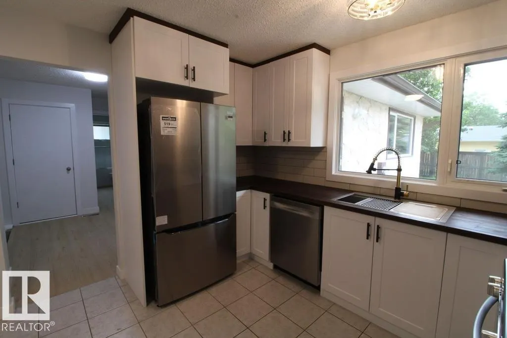 44 ARLINGTON Drive