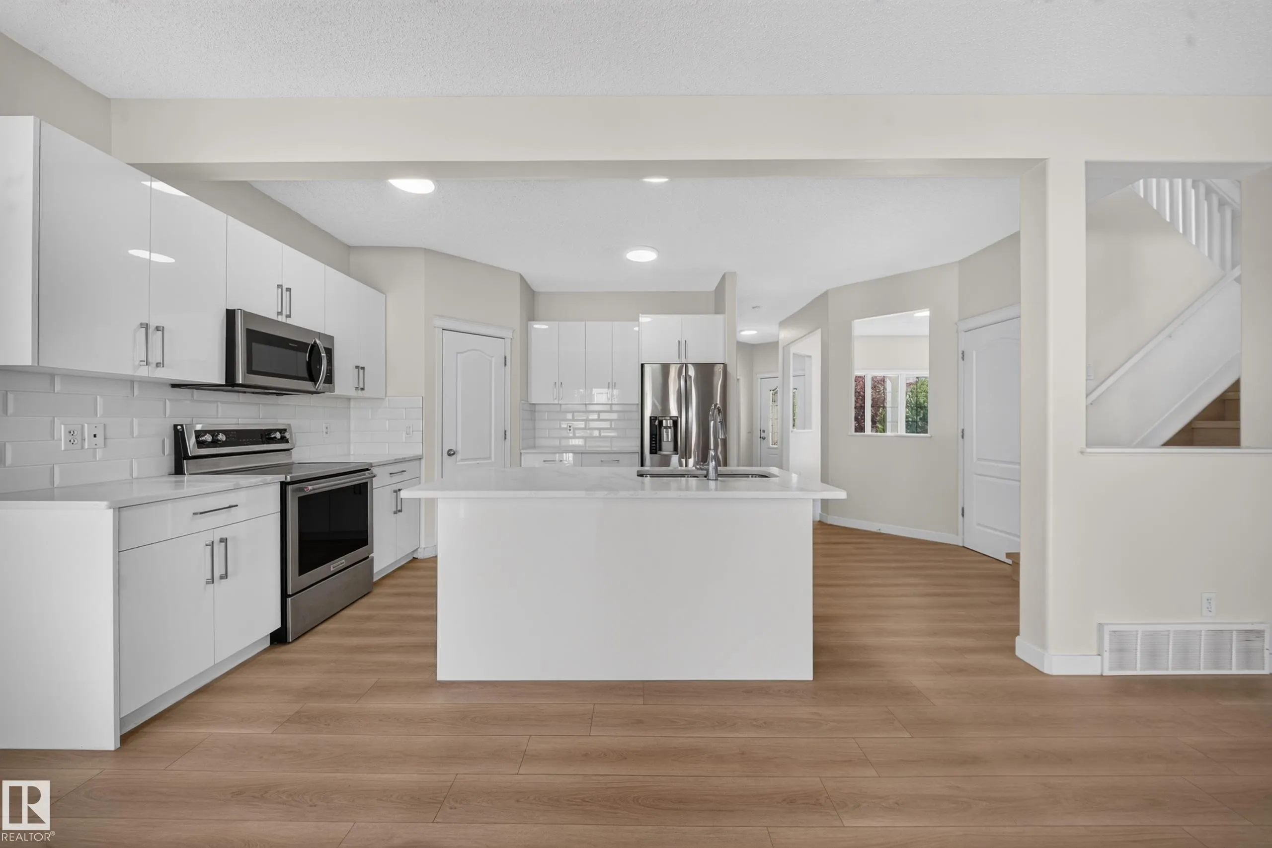 7836 7 AVE SW
