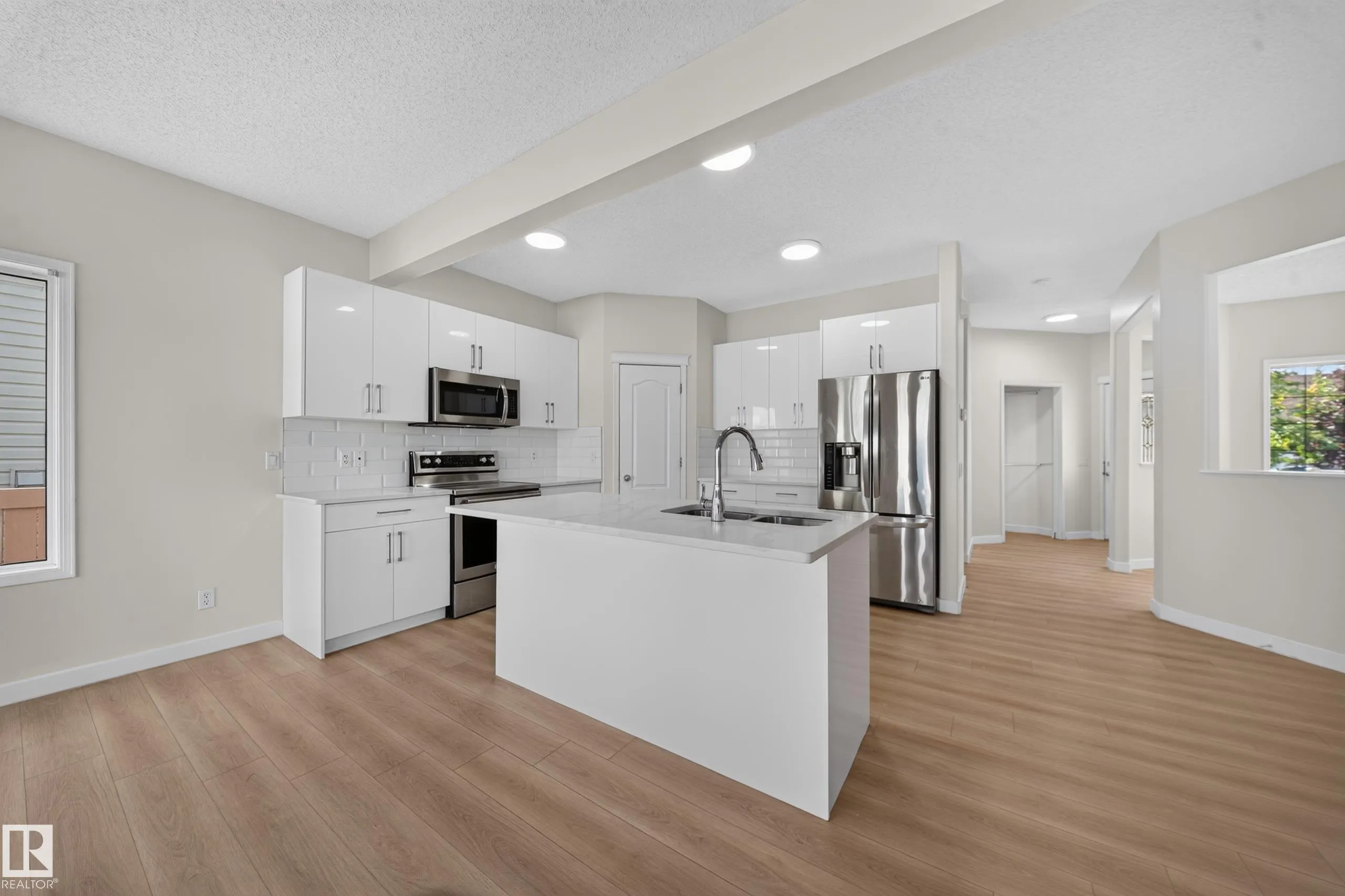 7836 7 AVE SW
