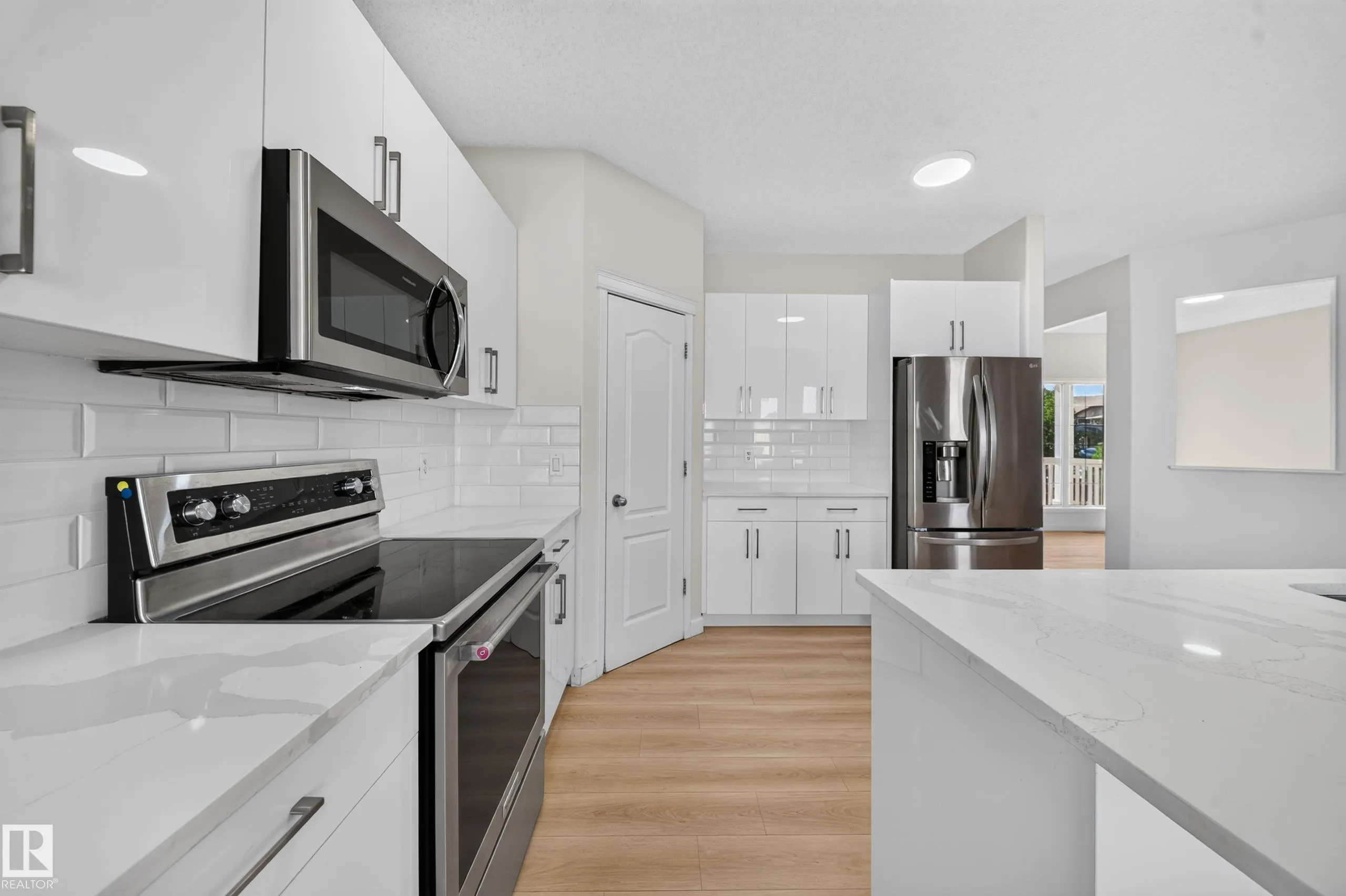 7836 7 AVE SW