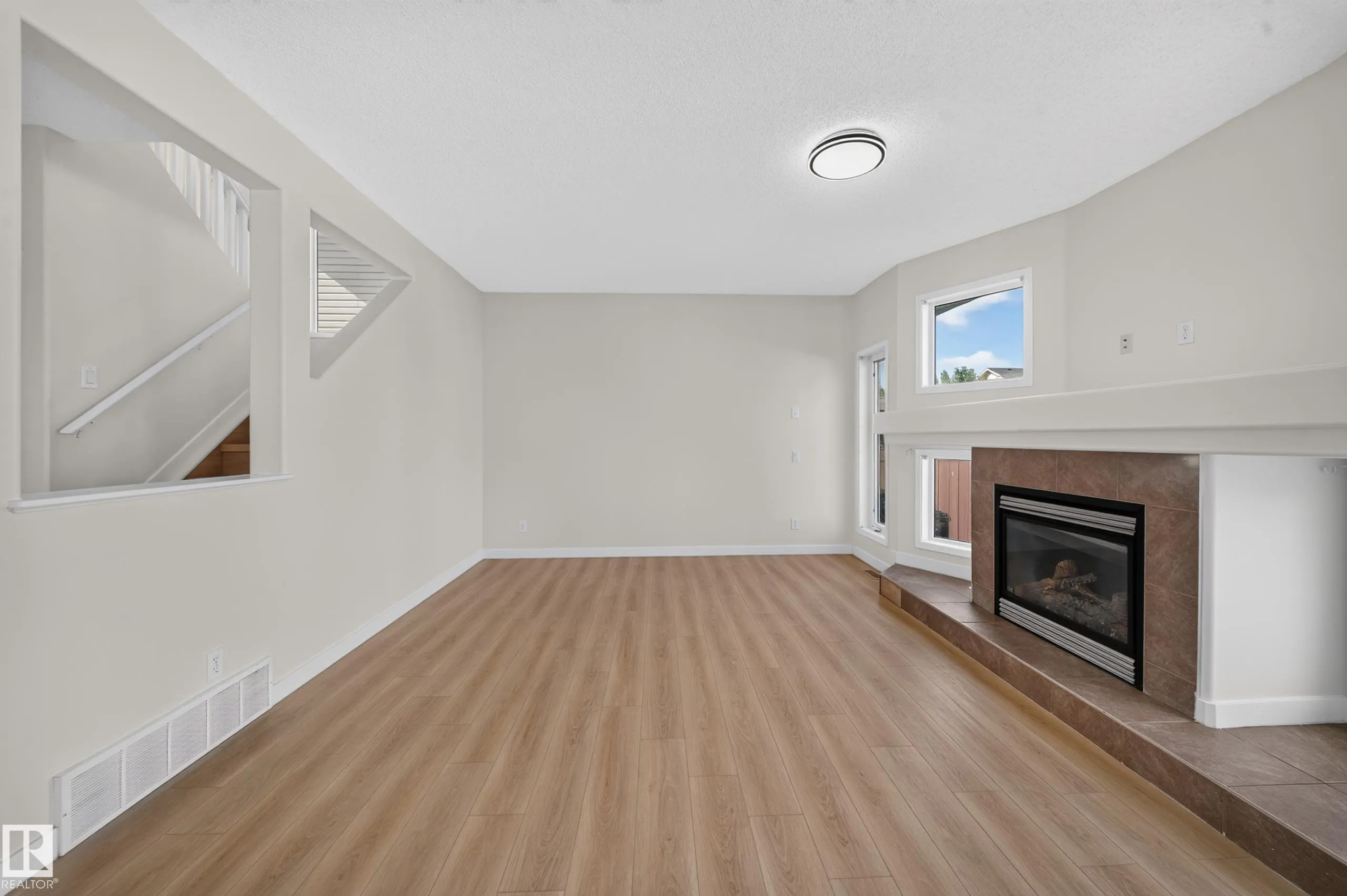 7836 7 AVE SW