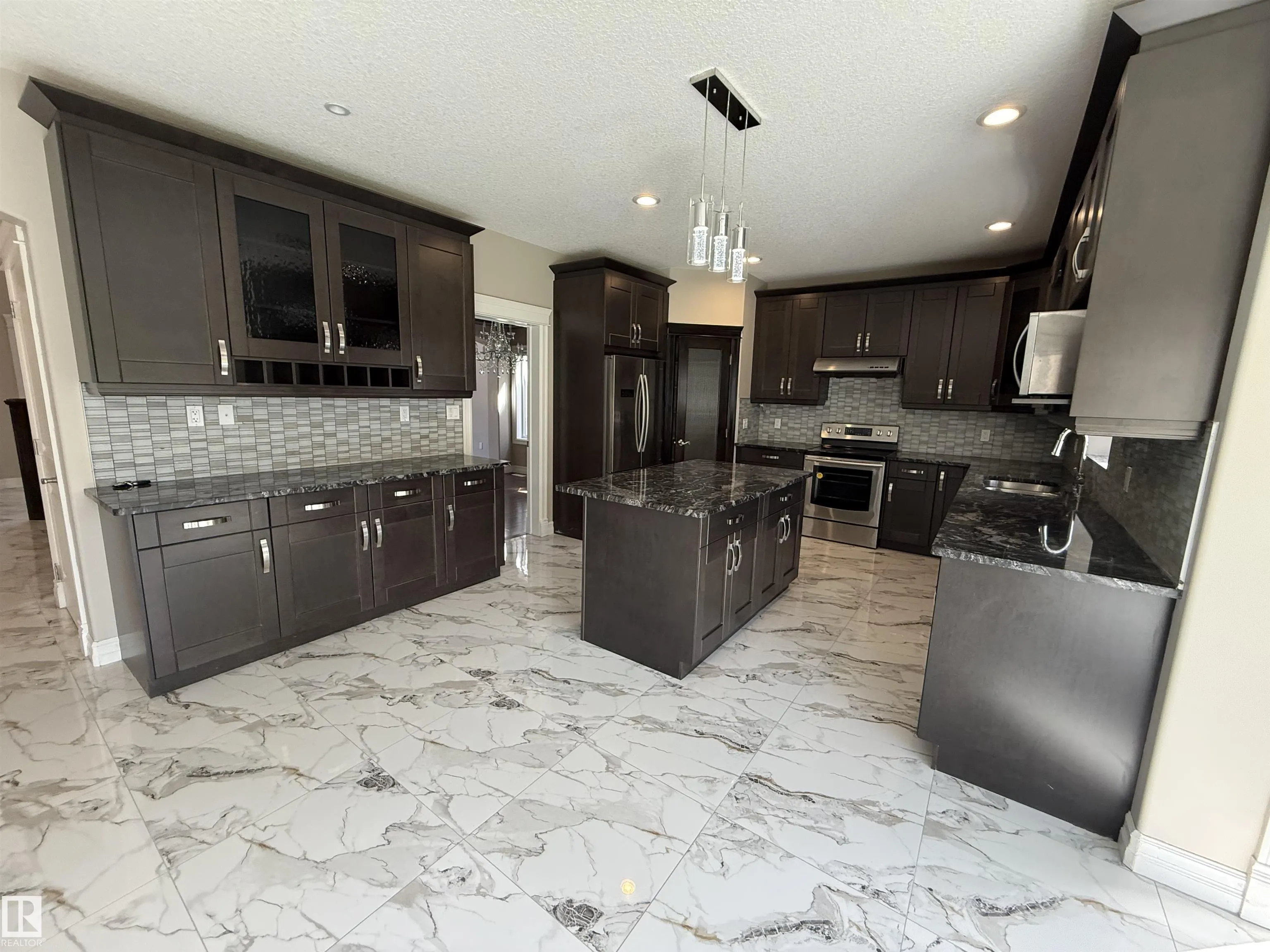 1721 ADAMSON Crescent