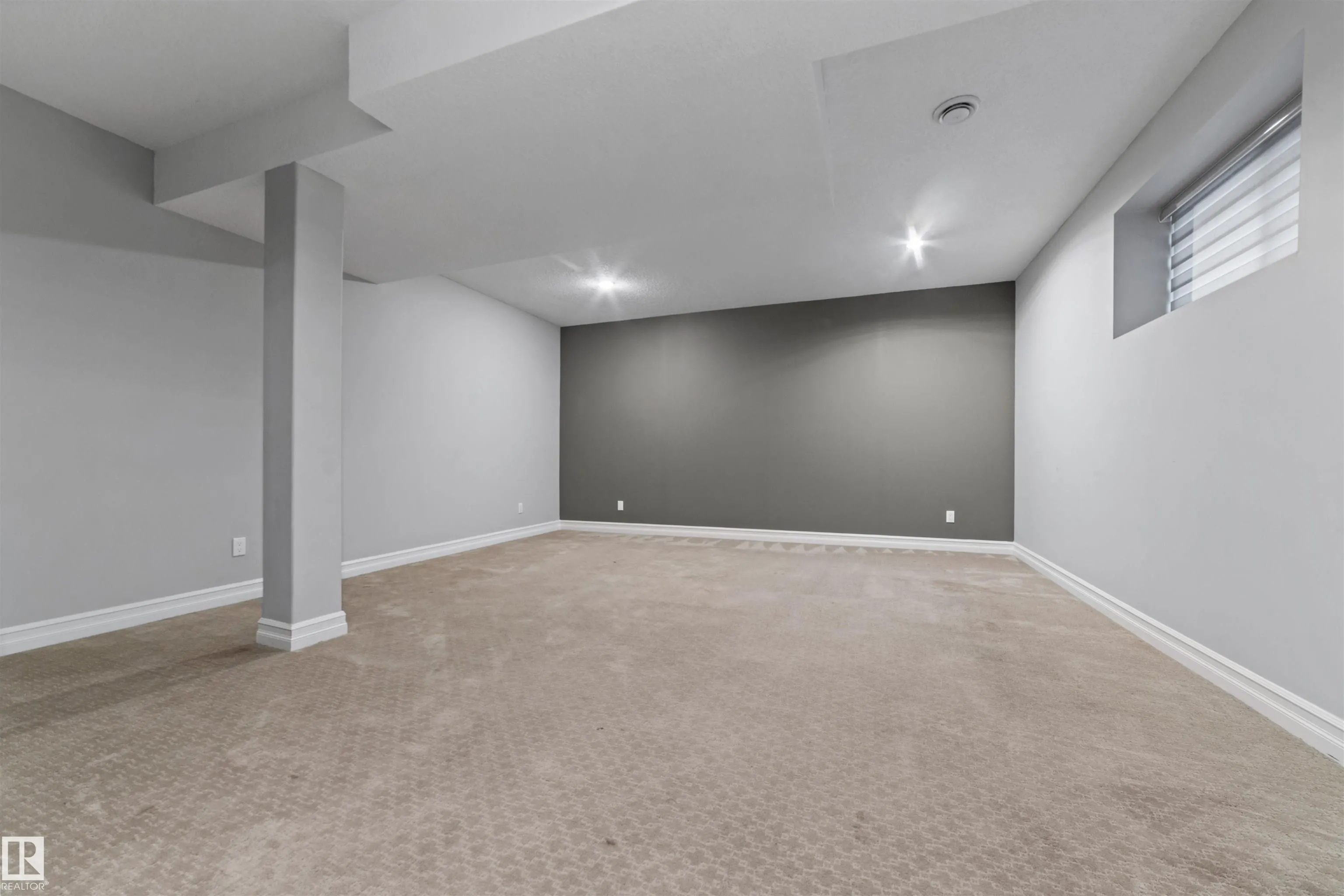 1721 ADAMSON Crescent