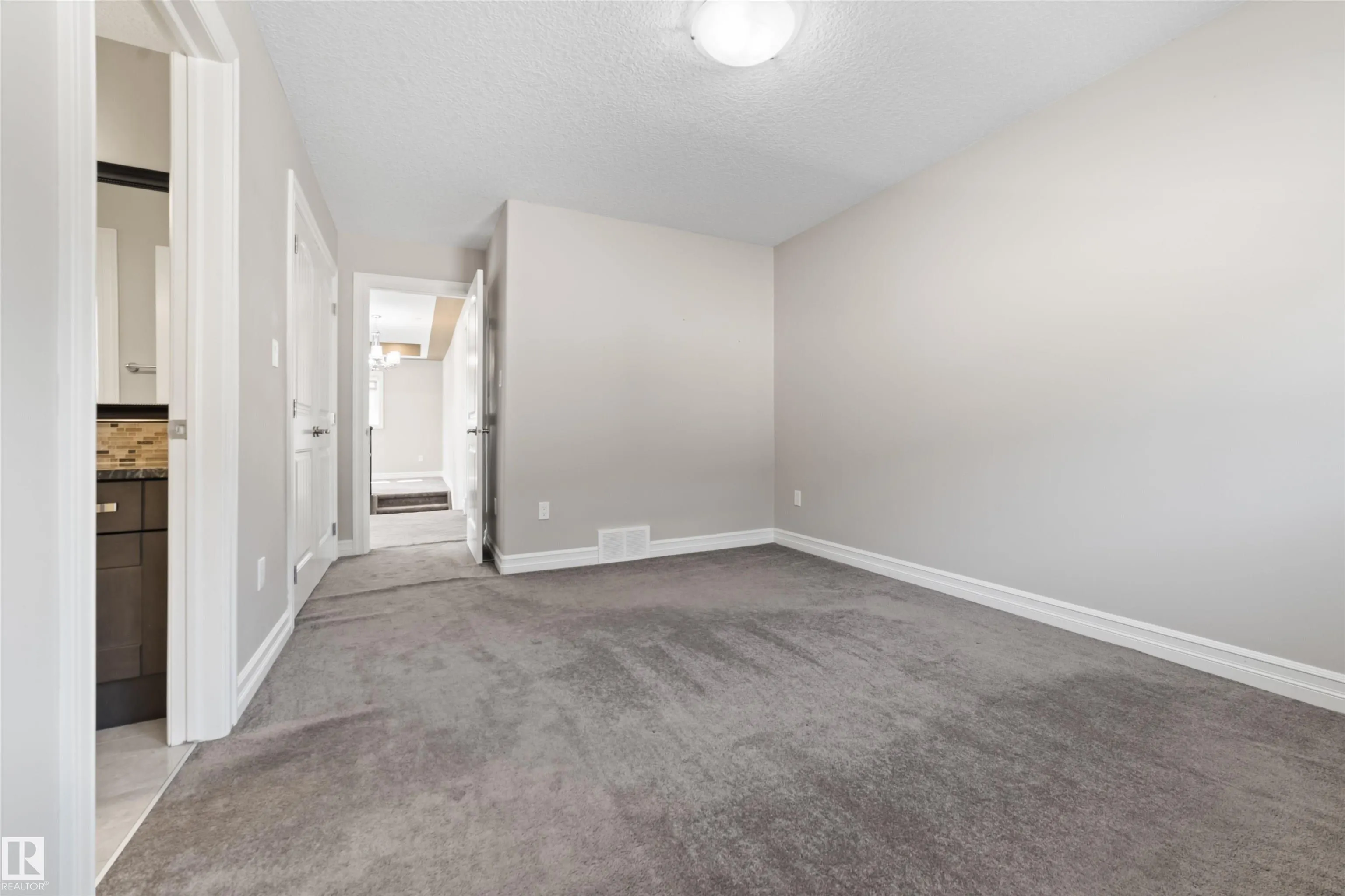 1721 ADAMSON Crescent