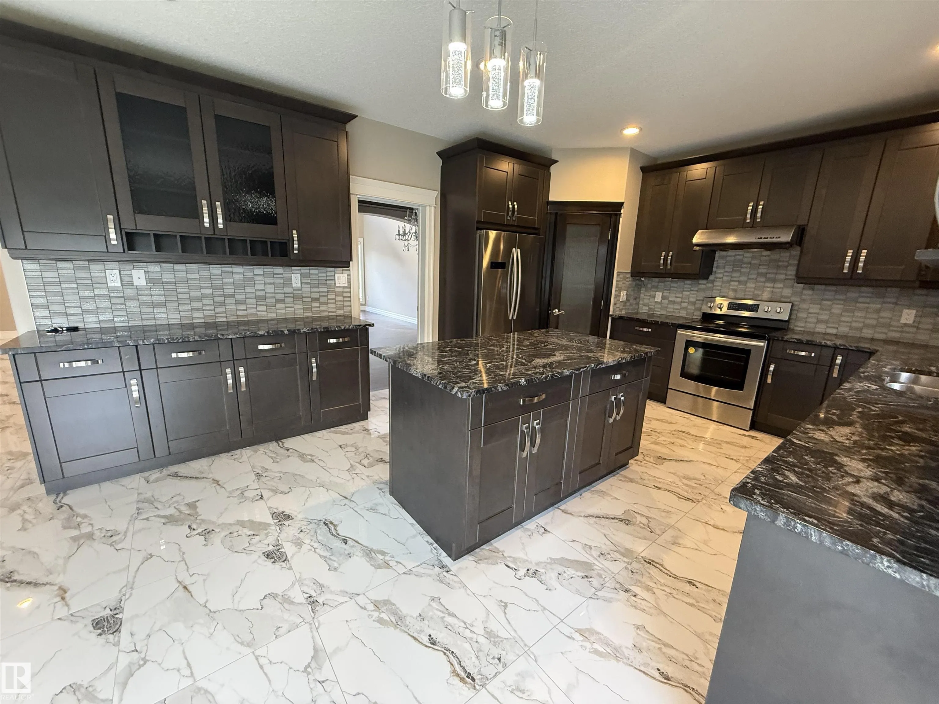 1721 ADAMSON Crescent