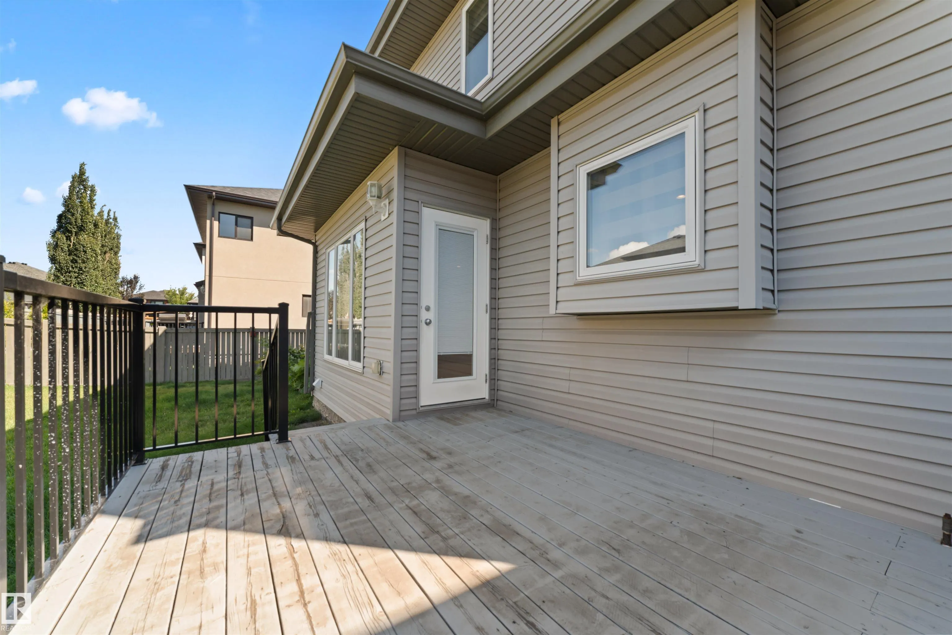 1721 ADAMSON Crescent