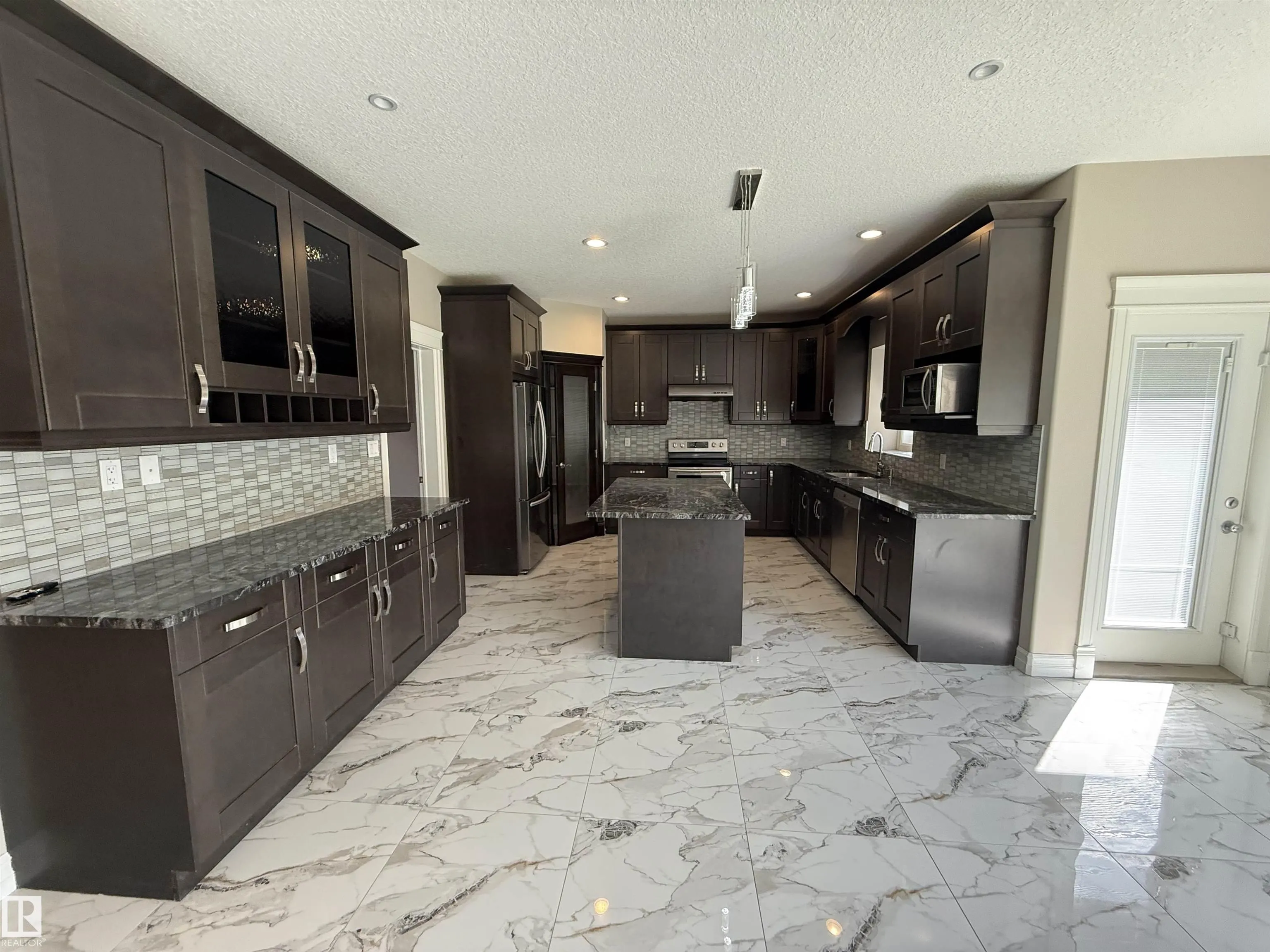 1721 ADAMSON Crescent